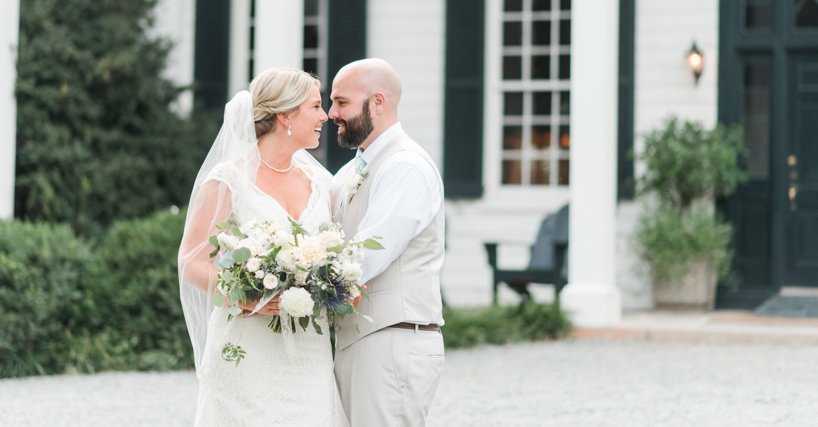 southern rustic wedding at clifton inn in charlottesville virginia by norfolk va wedding photographer