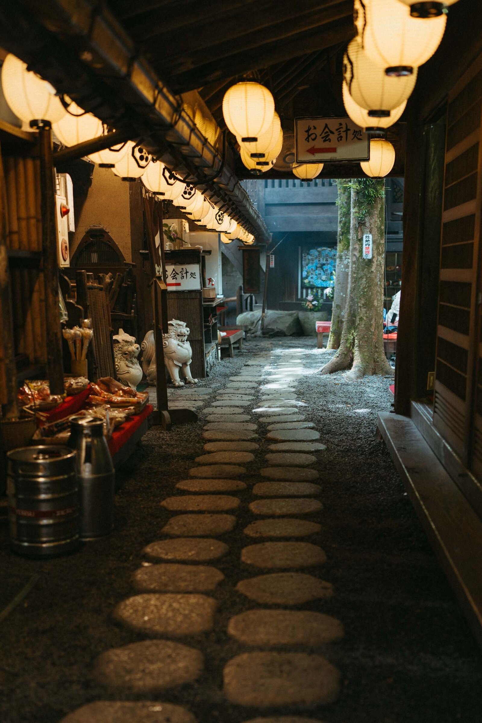 Traditional Japanese restaurant entrance illuminated by glowing chochin lanterns, inviting and atmospheric.