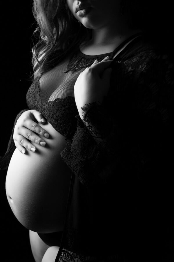 moody pregnancy photography