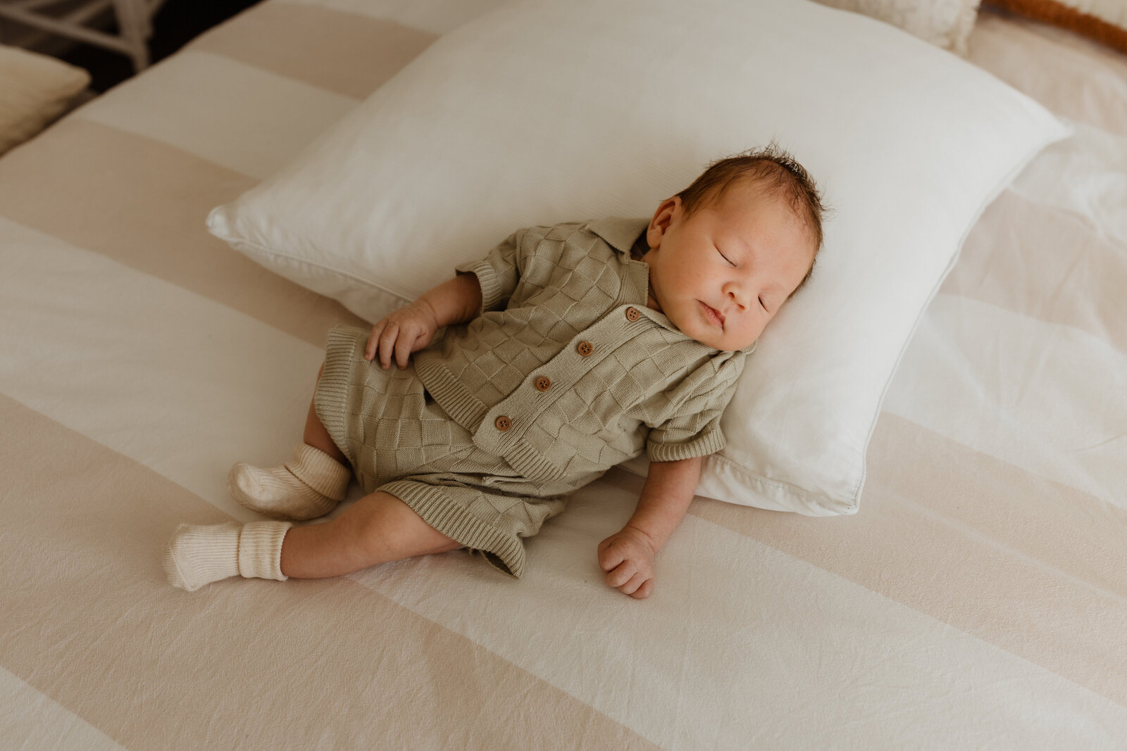 storytelling-newborn-photos-hills-district-baby