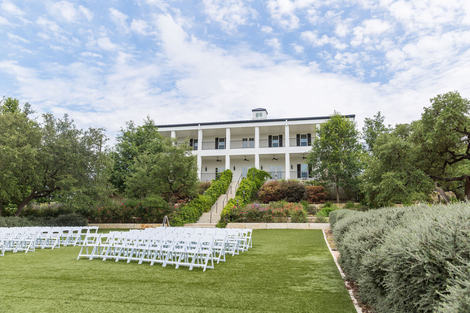The outdoor ceremony site at Kendall Point San Antoni wedding venue.