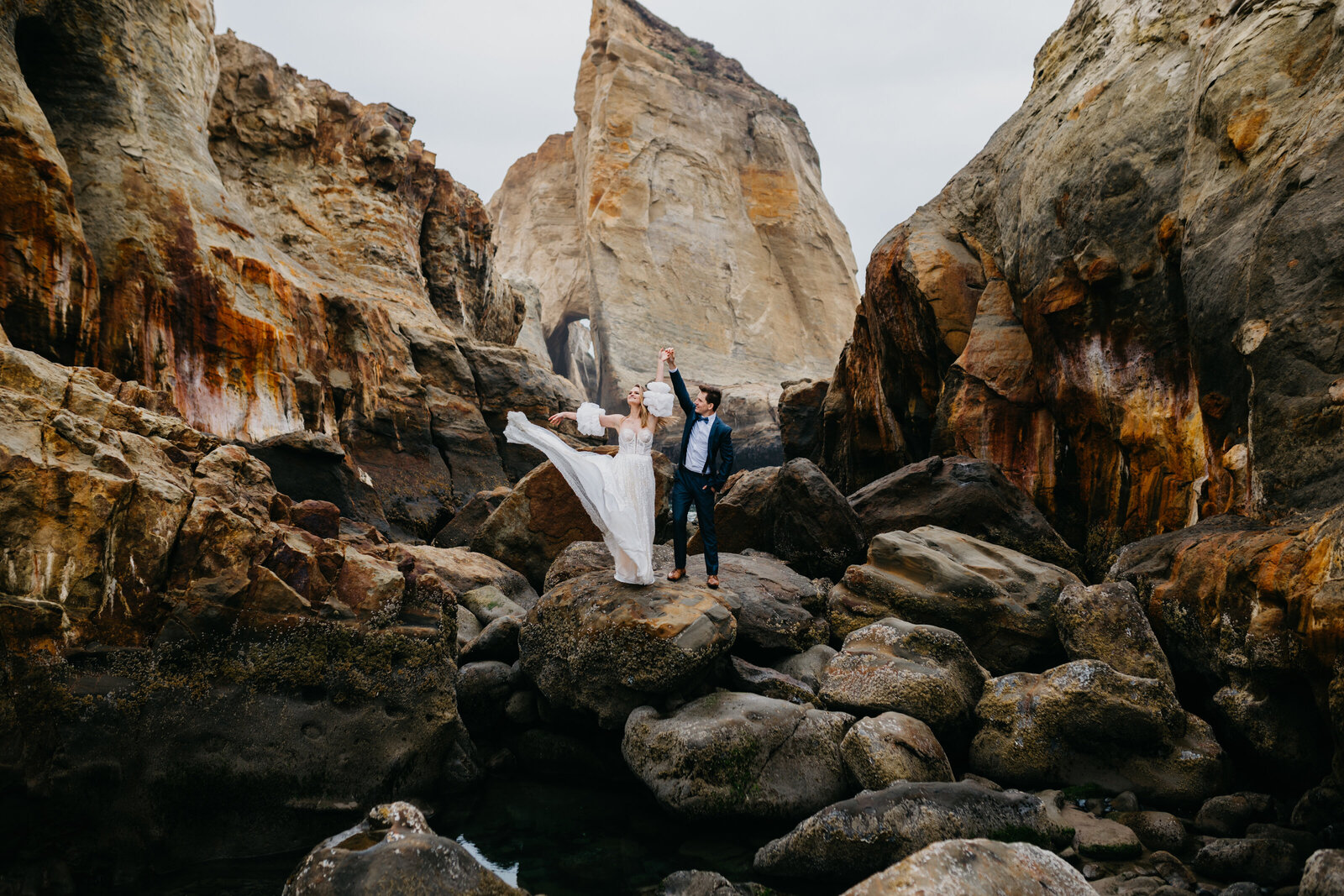 oregon-elopement-photographer-wild-elopement-photography-rocky-dance