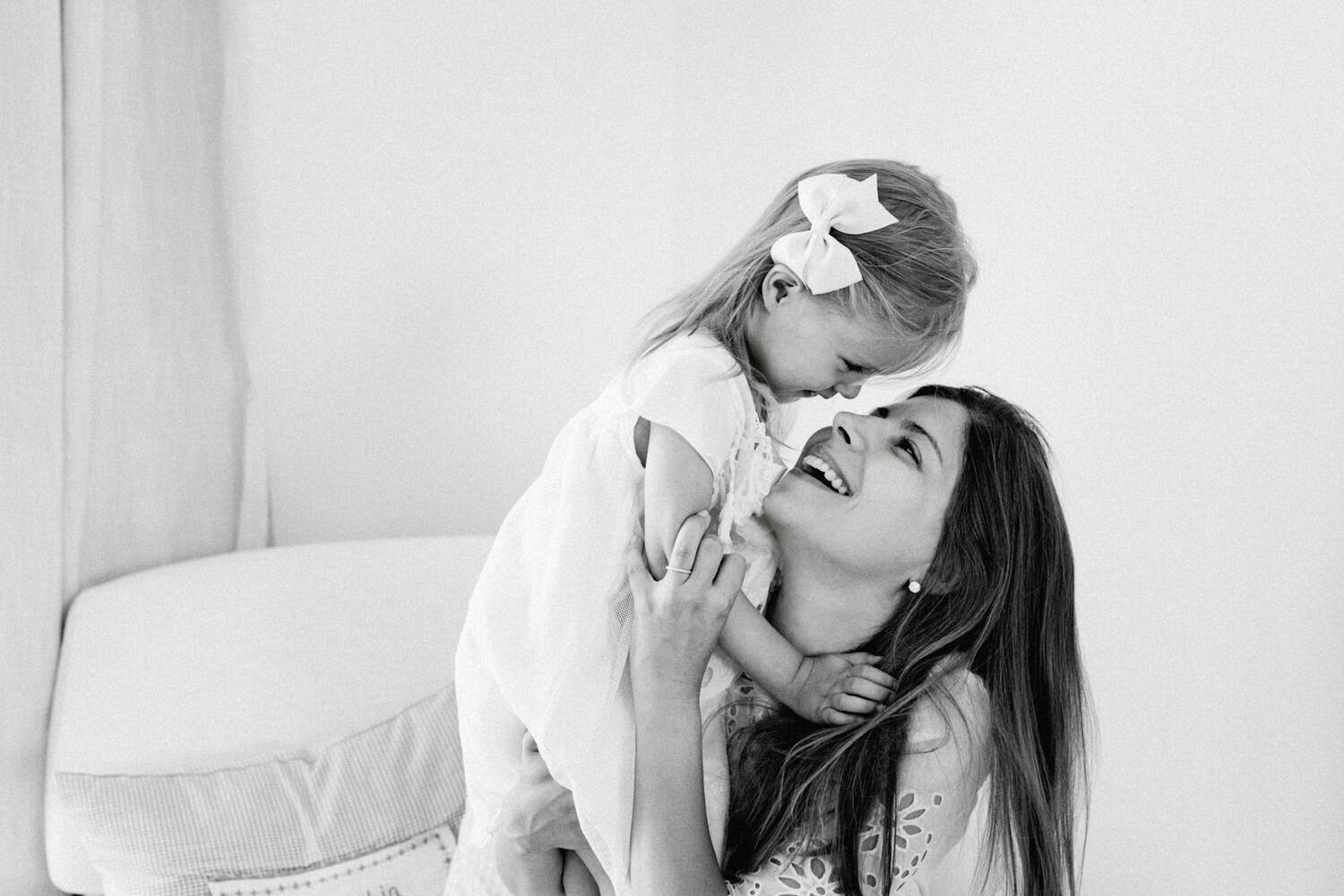 family-indoor-photo-shooting
