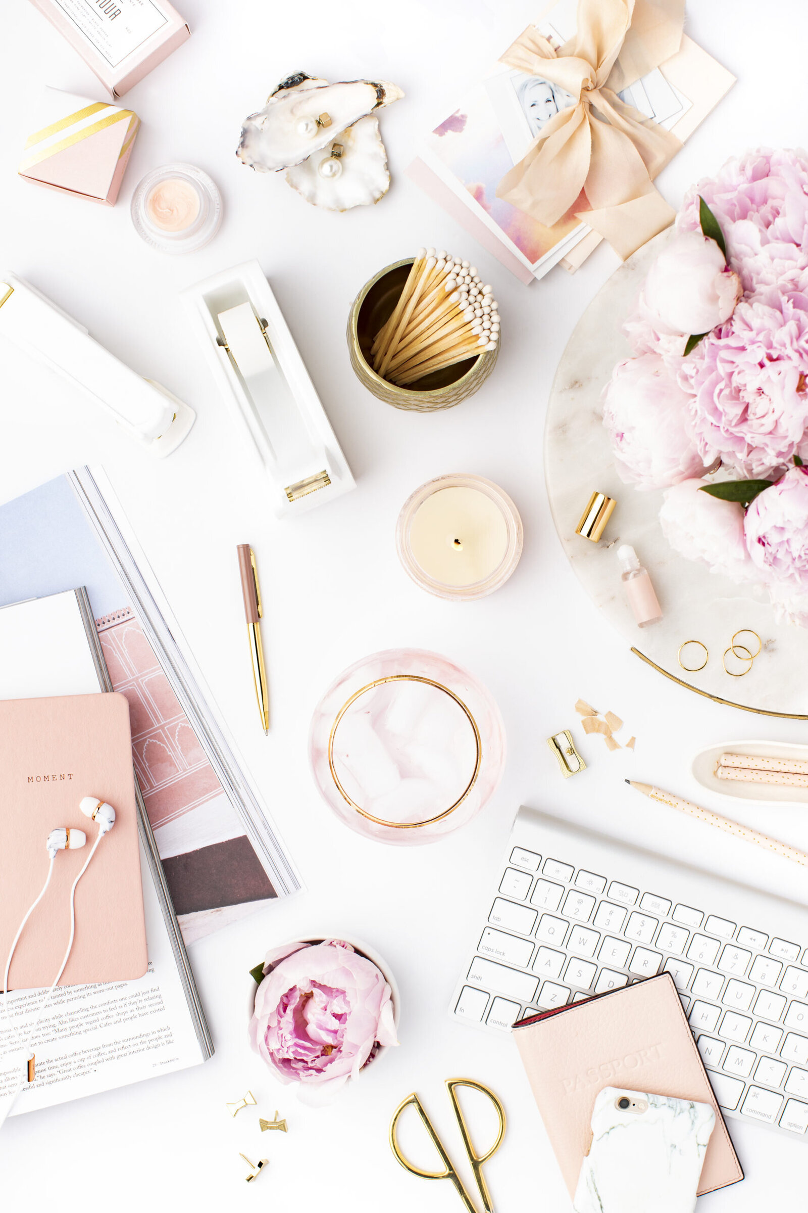 Social_Squares_Cloud_Pink_Stlyed_Stock_Image040-scaled