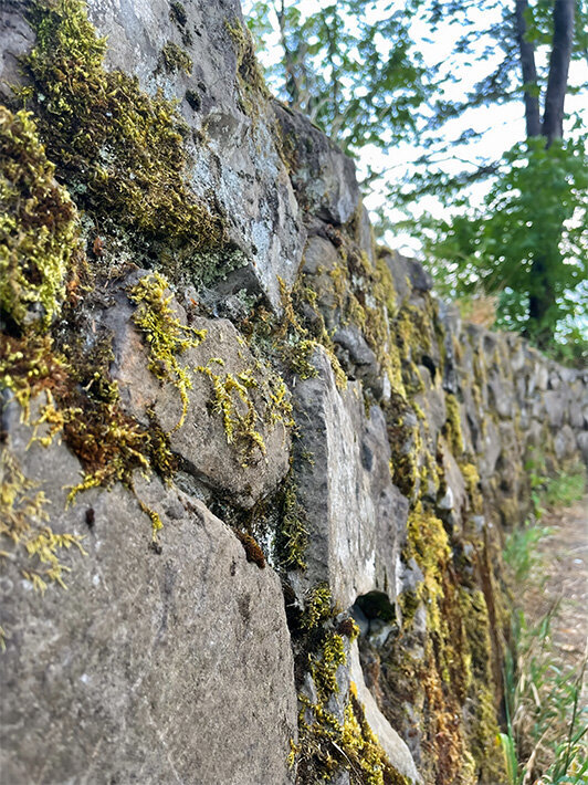 Mass on a Rock Wall