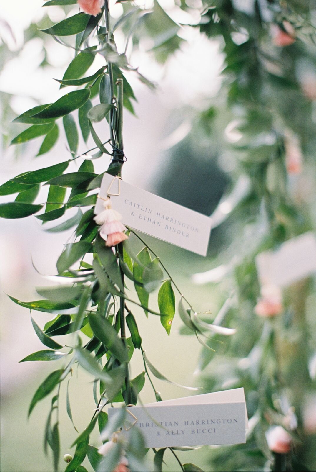 leila-james-events-newport-rhode-island-luxury-wedding-planner-castle-hill-inn-venue-erin-mcginn-wedding-photographer-bright-florals-CH0502 copy