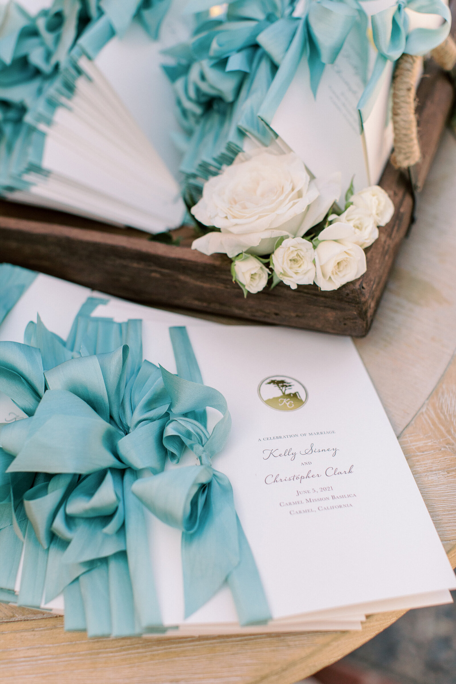 WeddingInvitations-PaperByTheBay-PebbleBeach-CarlieStatsky-004