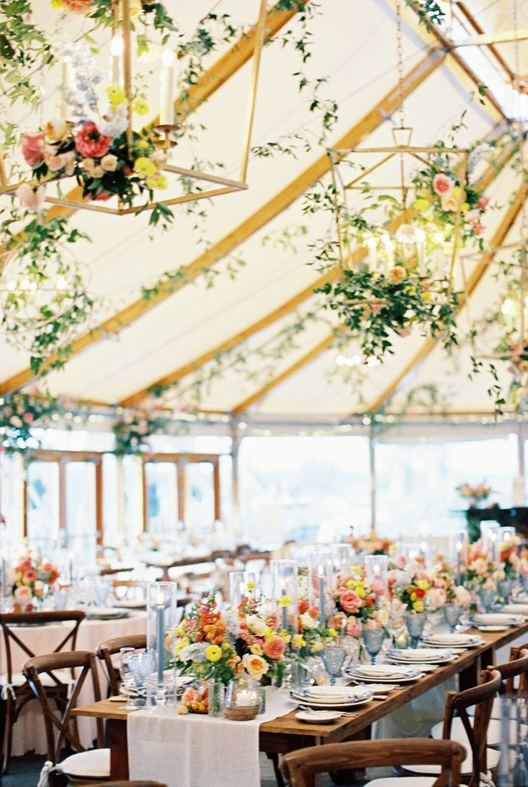 leila-james-events-newport-rhode-island-luxury-wedding-planner-castle-hill-inn-venue-erin-mcginn-wedding-photographer-bright-florals-CH0564 copy