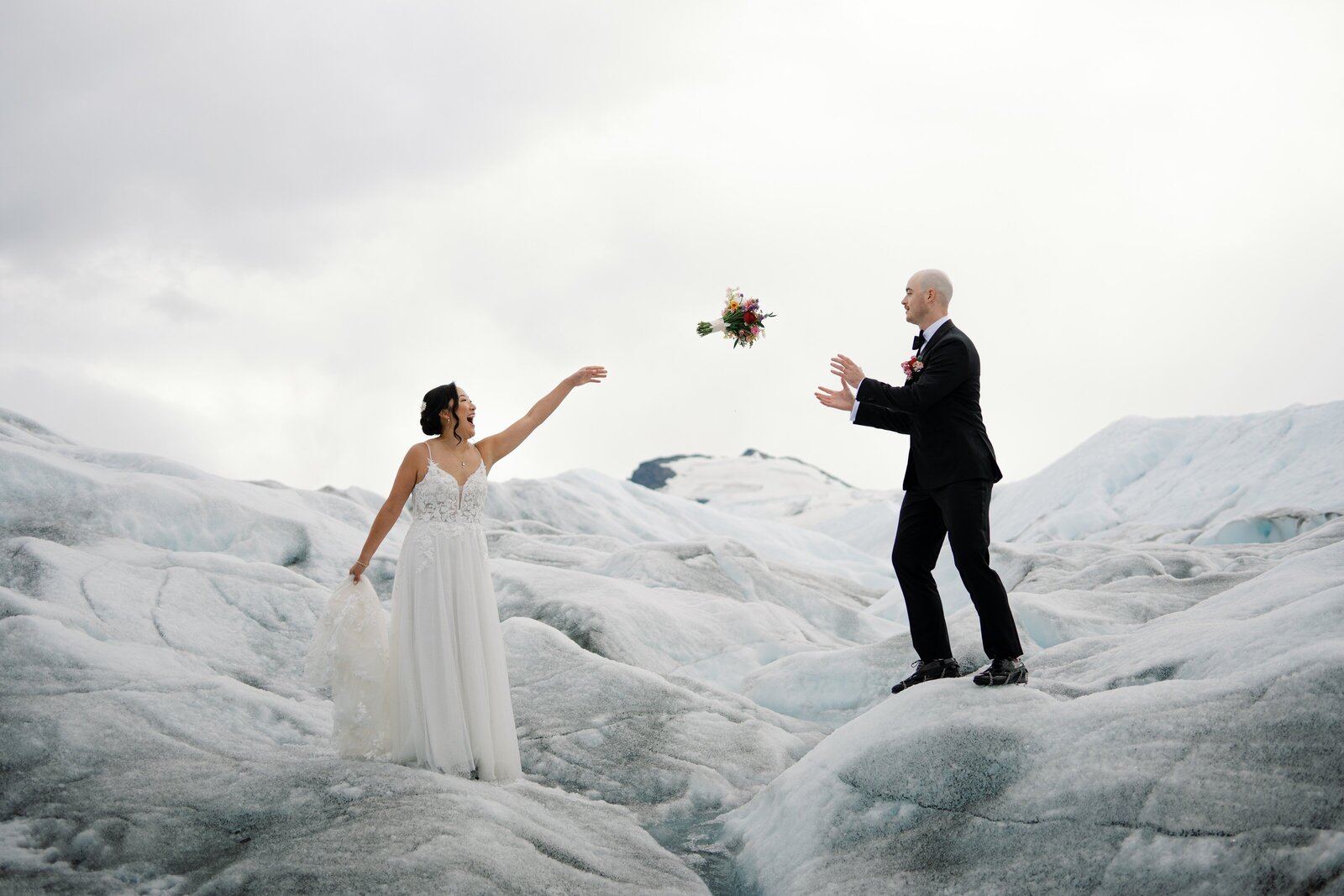 Christina+Matt_Knik-Glacier-Elopement_EmeliaKPhotography-43