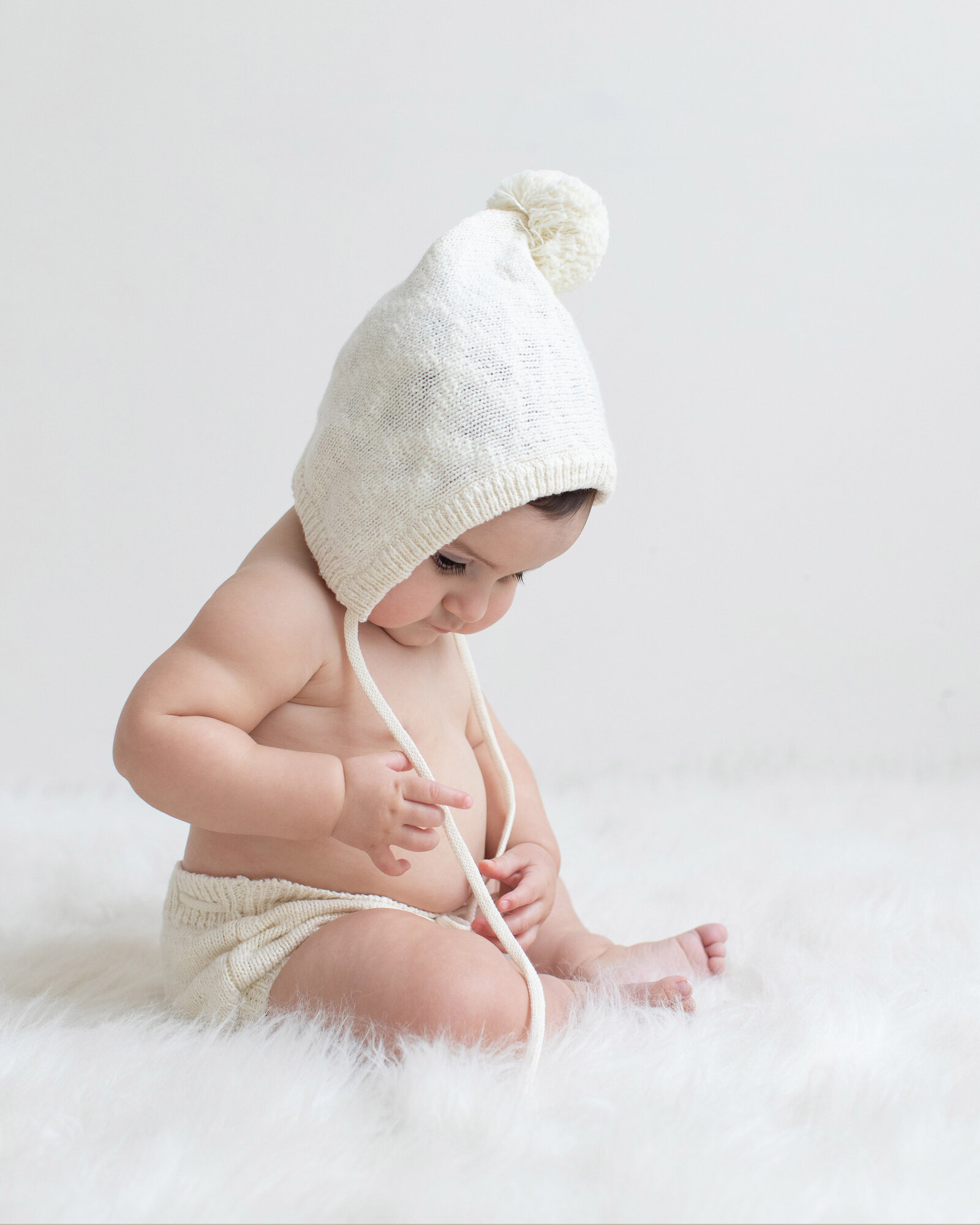 cute-baby-in-white-hat