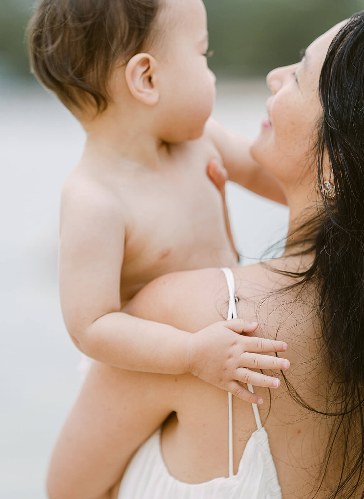 Mother-and-baby-balmoral-beach-family-photography