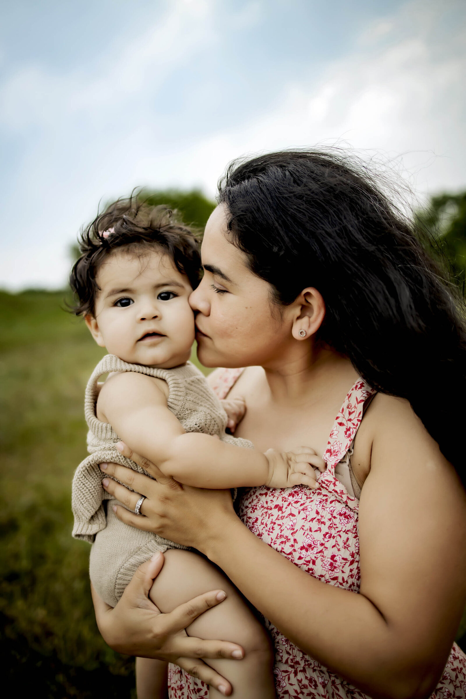 mom kisses her baby in plano texas