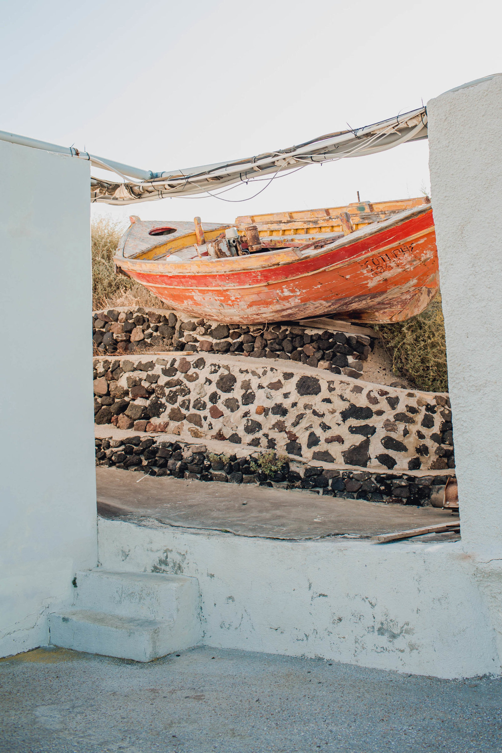 old-red-boat-destination-travel-santorini-wedding-kate-timbers-photo-2633