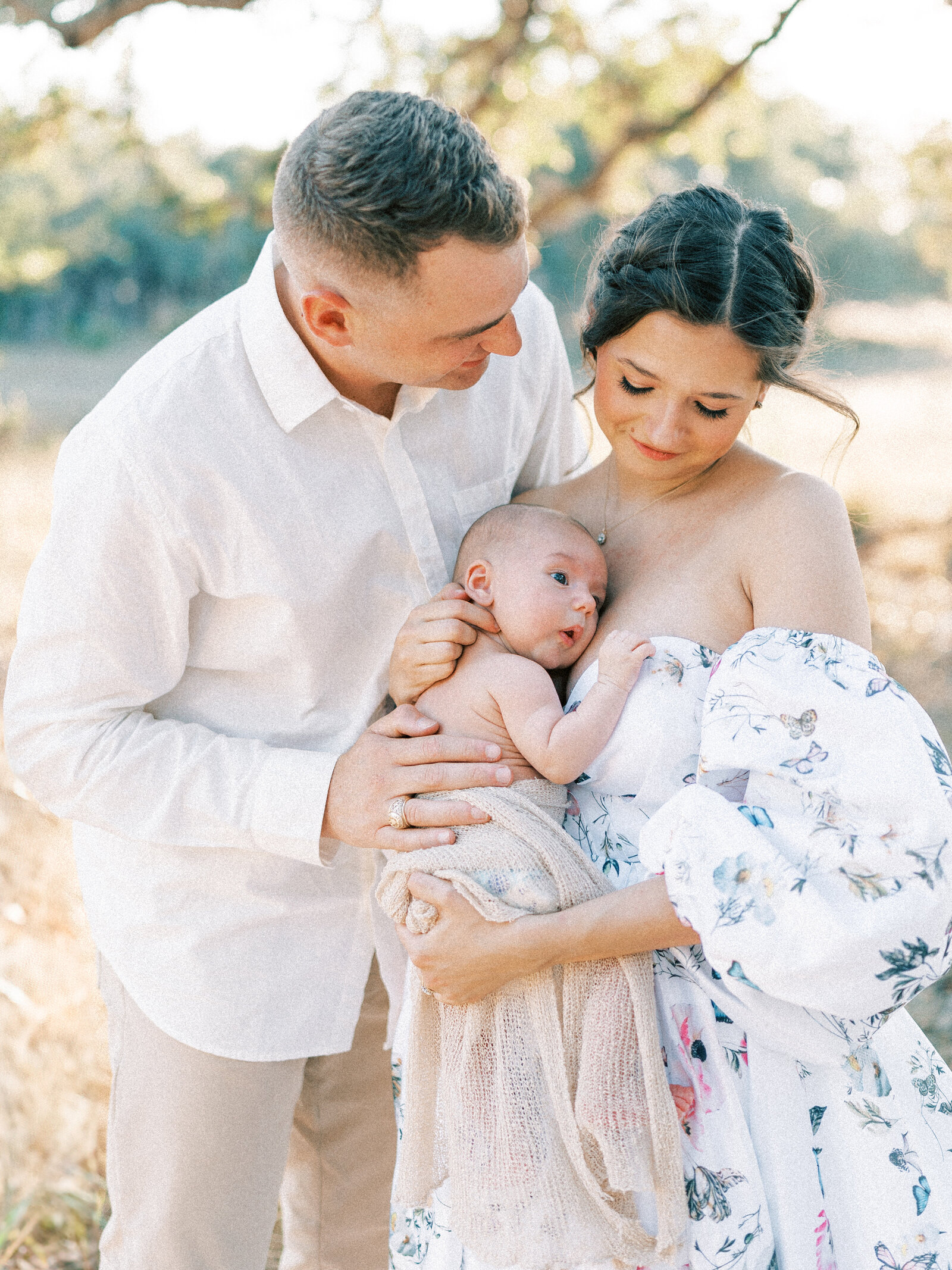 outdoor-newborn-session-dallas-katelyn-holbrook.jpg