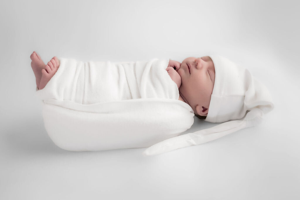 DEL0812NEWBORNSTUDIOSESSION-5