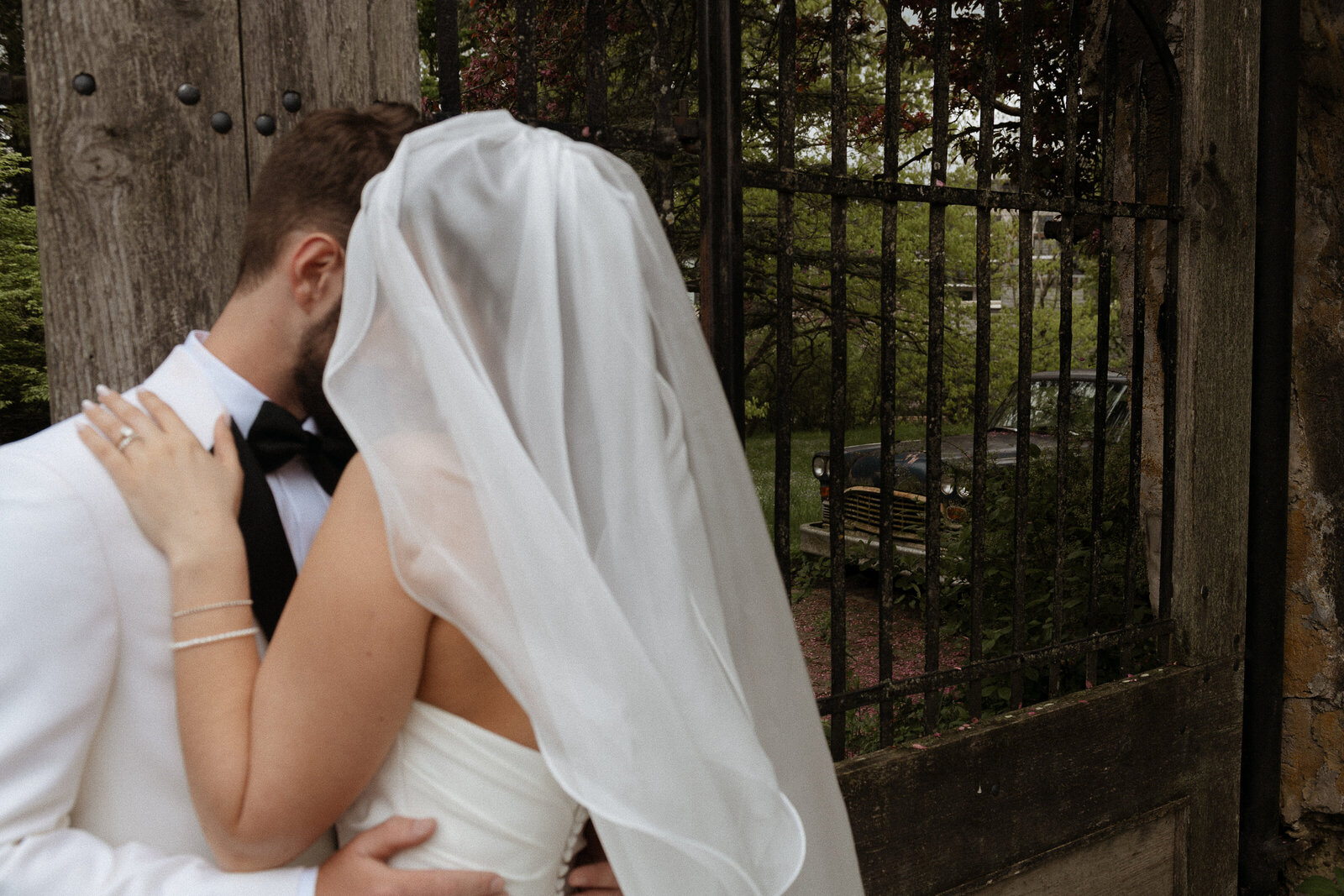 luxury-elora-mill-wedding-16
