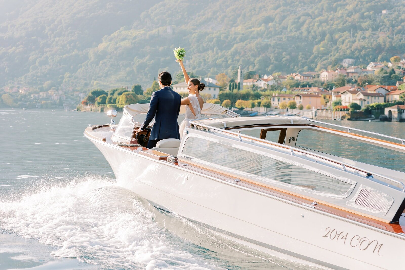 Destination Wedding Photographer Anna Lundgren in Stockholm Wedding in Lake Como boat elopement_105