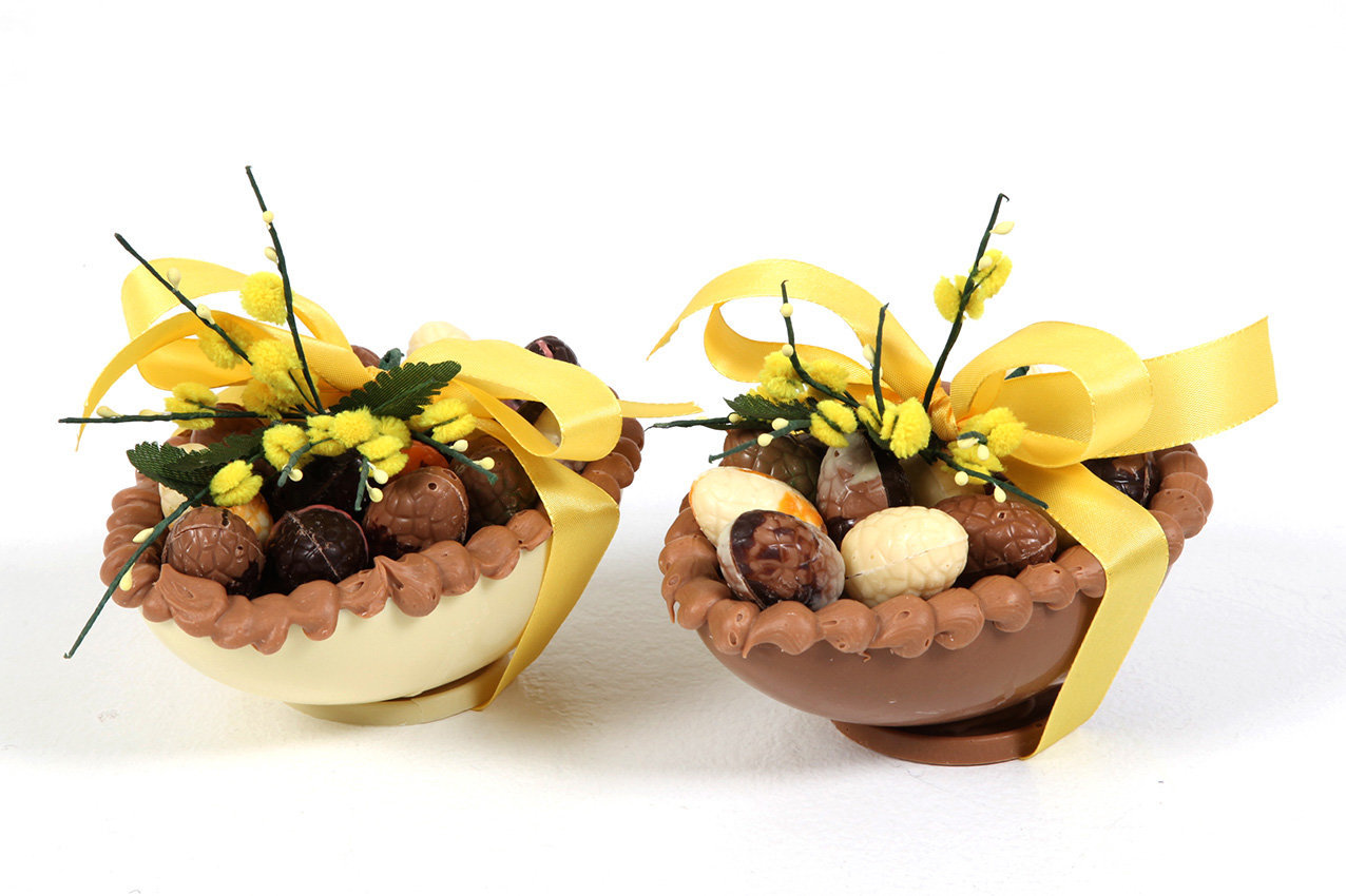 Chocolade paaseieren met bonboneitjes van Berg's Bakery.