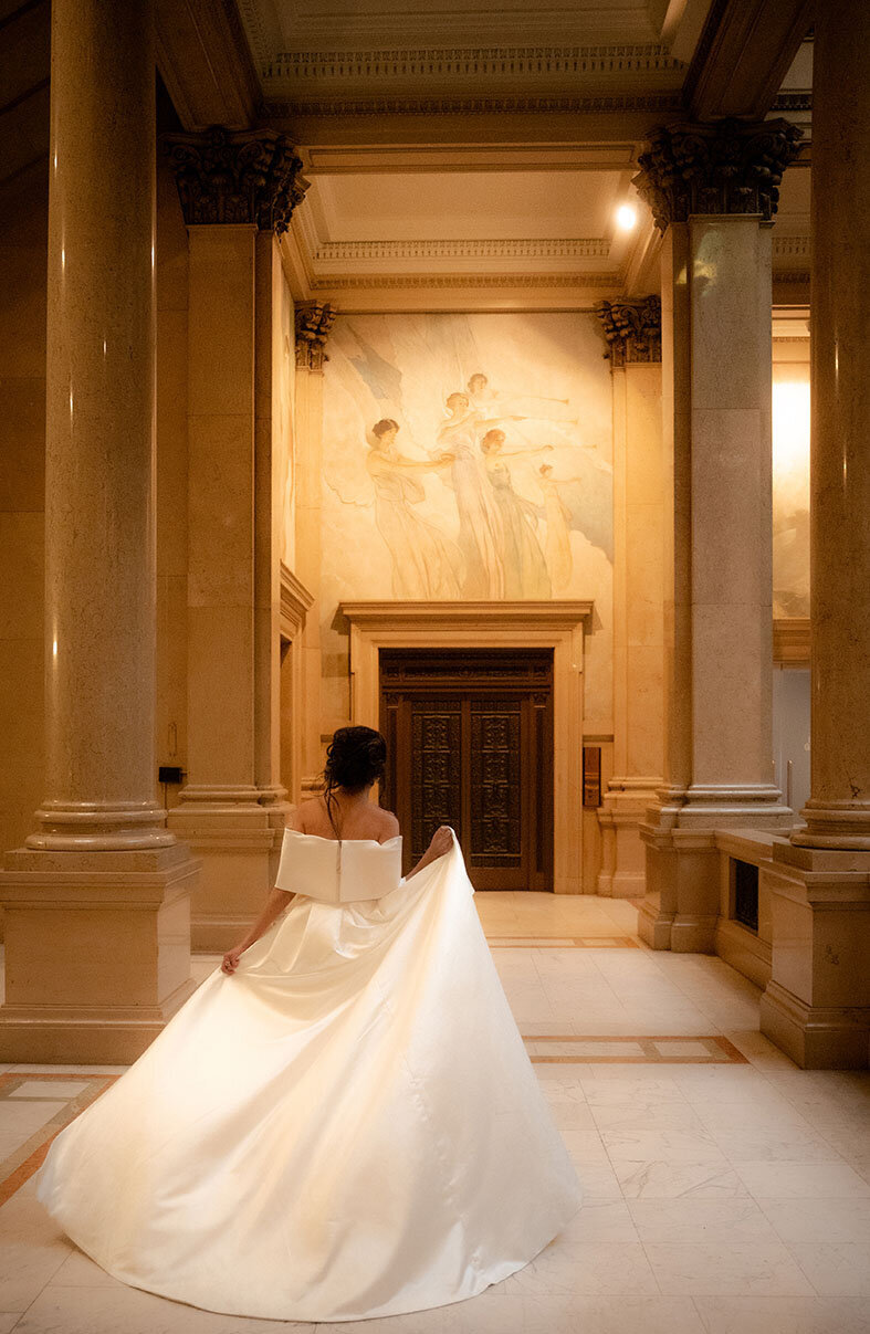 Bride walking at Carnegie Museum of Art