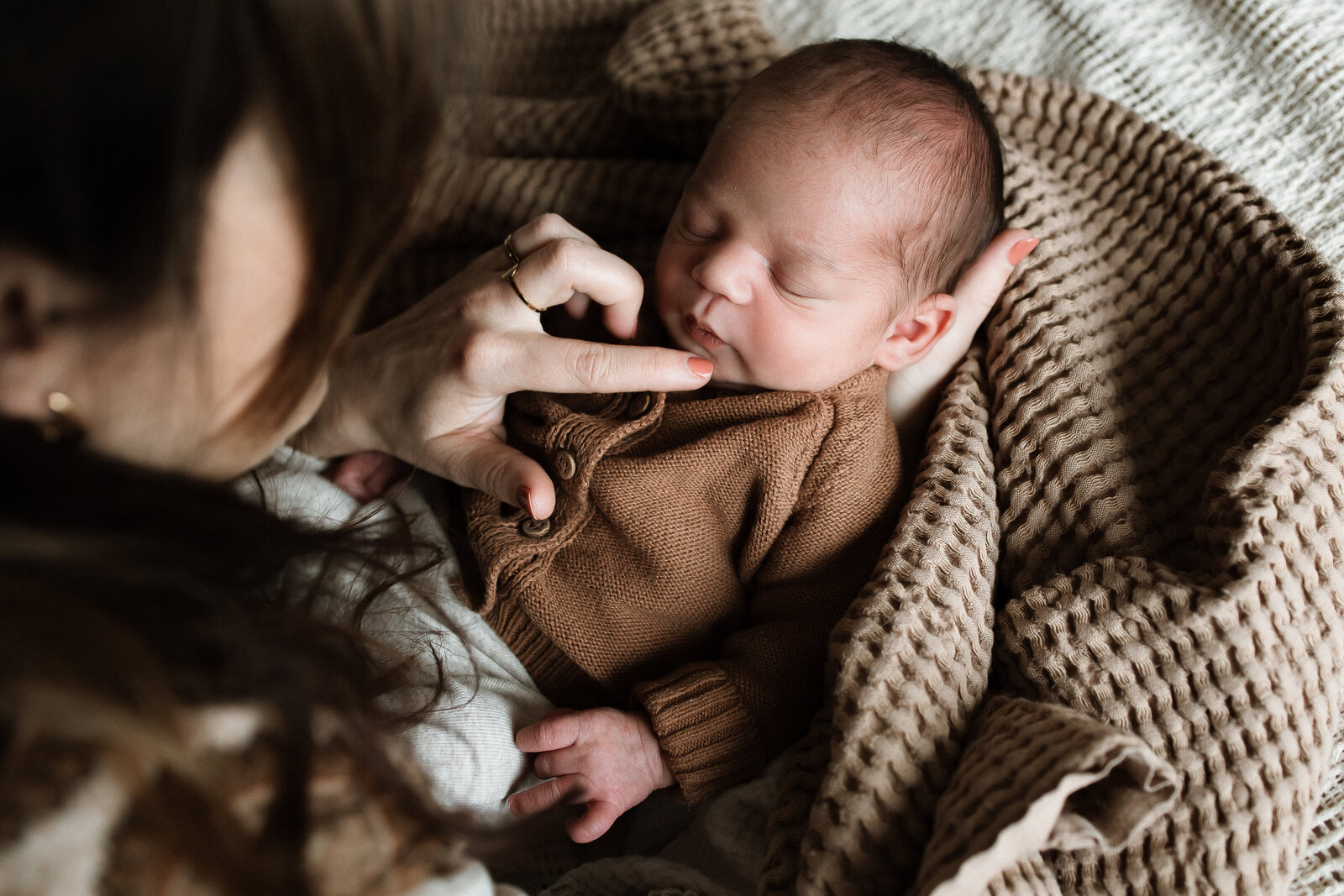newbornshoot newborn fotoshoot newborn fotograaf fotoshoot baby wanneer een newbornshoot valkenswaard eindhoven la nouk fotografie