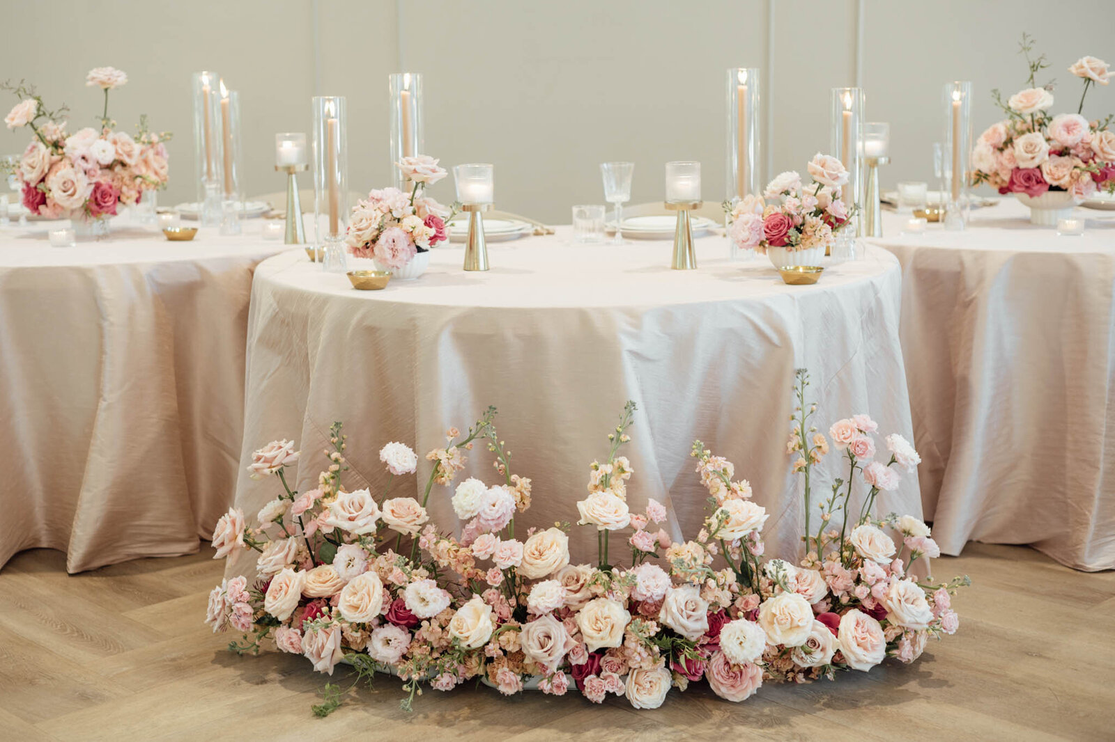 Elegant wedding table floral setup