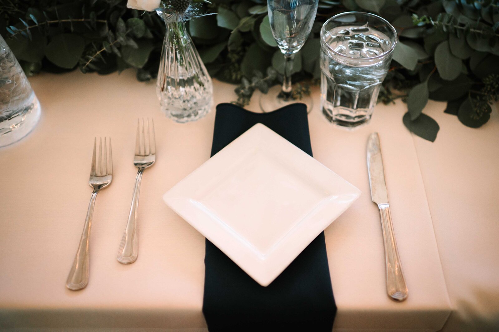 elegant wedding reception table set-up