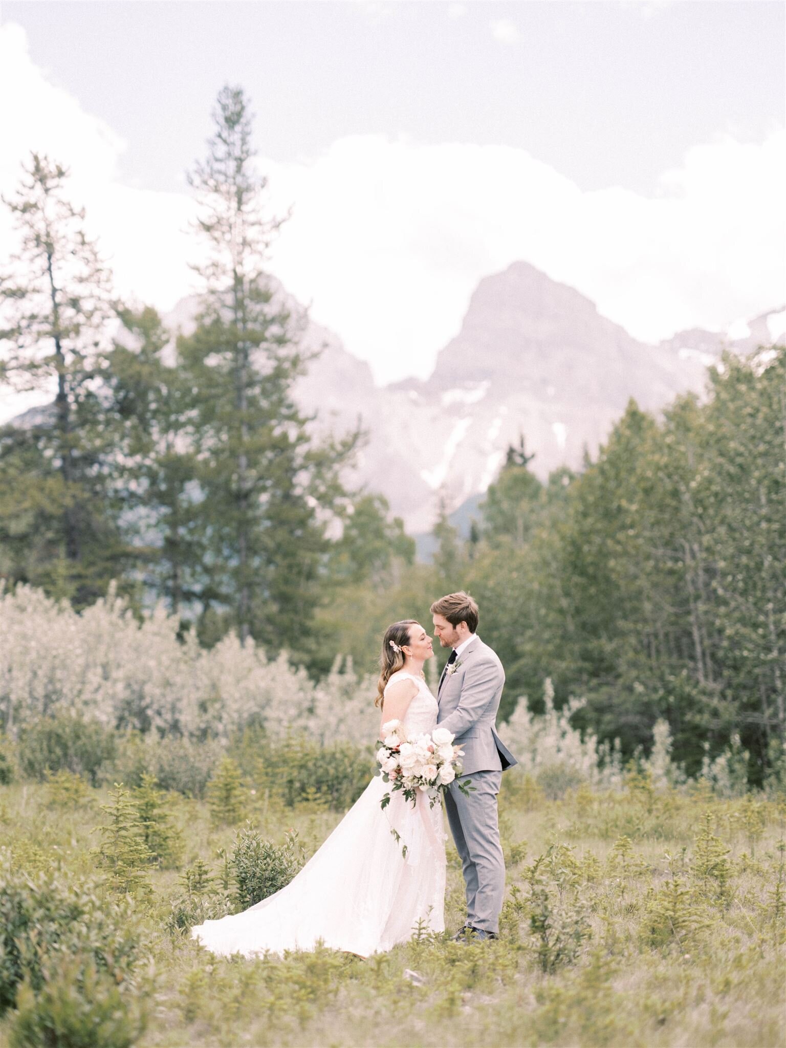 calgary_wedding_photographers_nicole_sarah_silvertip_LD-274_websize