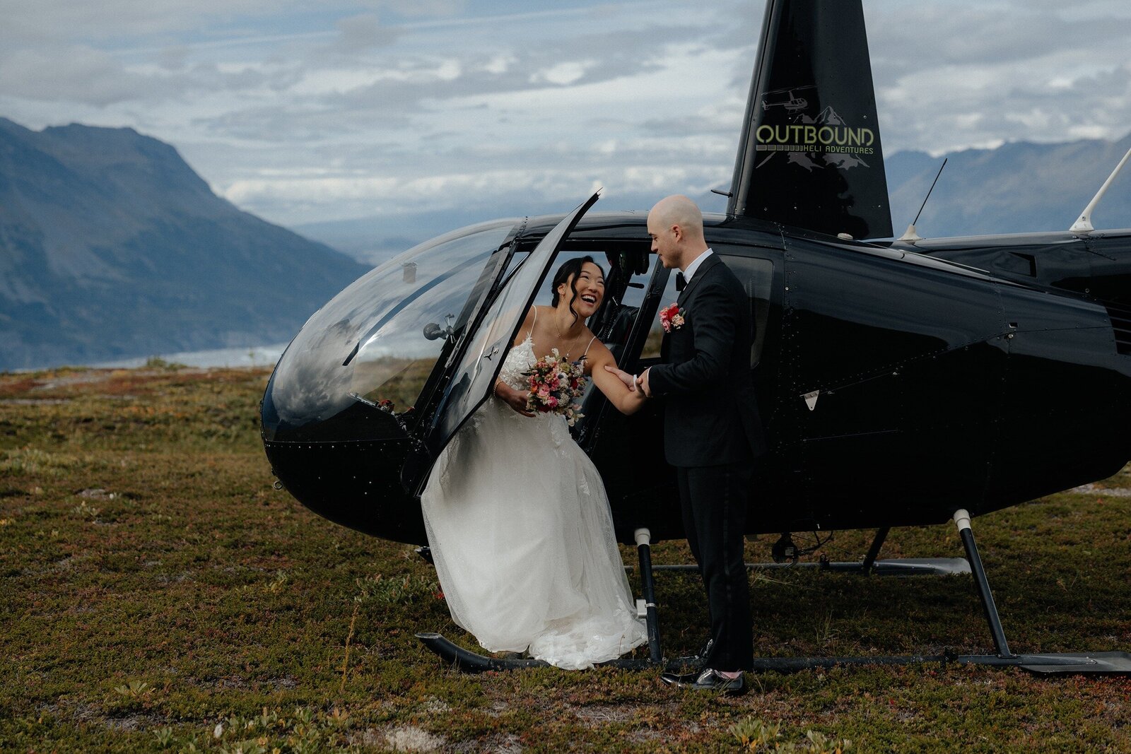 Christina+Matt_Knik-Glacier-Elopement_EmeliaKPhotography-48