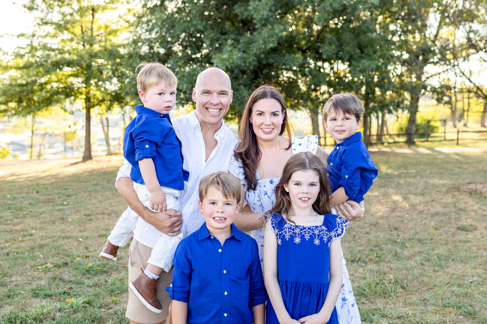 outdoor-extended-family-photography-session-Frankfort-KY-photographer-5