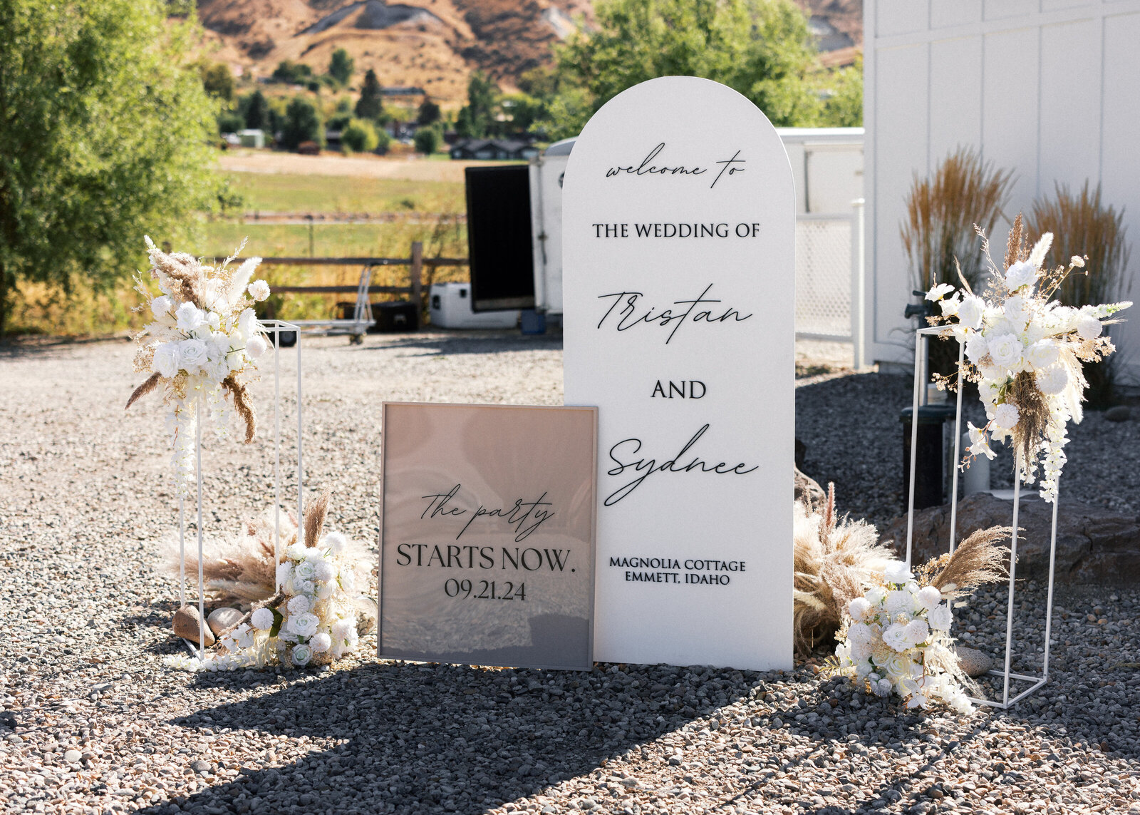 september-wedding-emmett-idaho-autumn-summer-black-tie-kayla-lucio-photo-castaneda-details-36