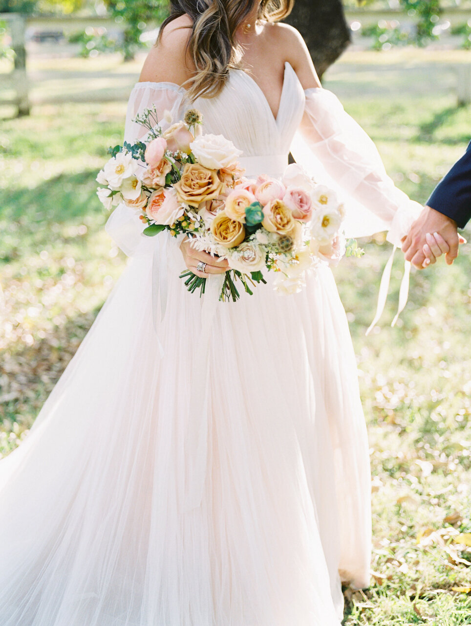 brides-flower-pink-gold-white-bouquet