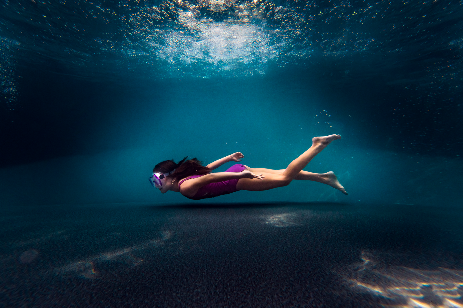 underwater photographer, columbus, ga, atlanta, pool, young girl swimming, sunrays, ker-fox photography 11