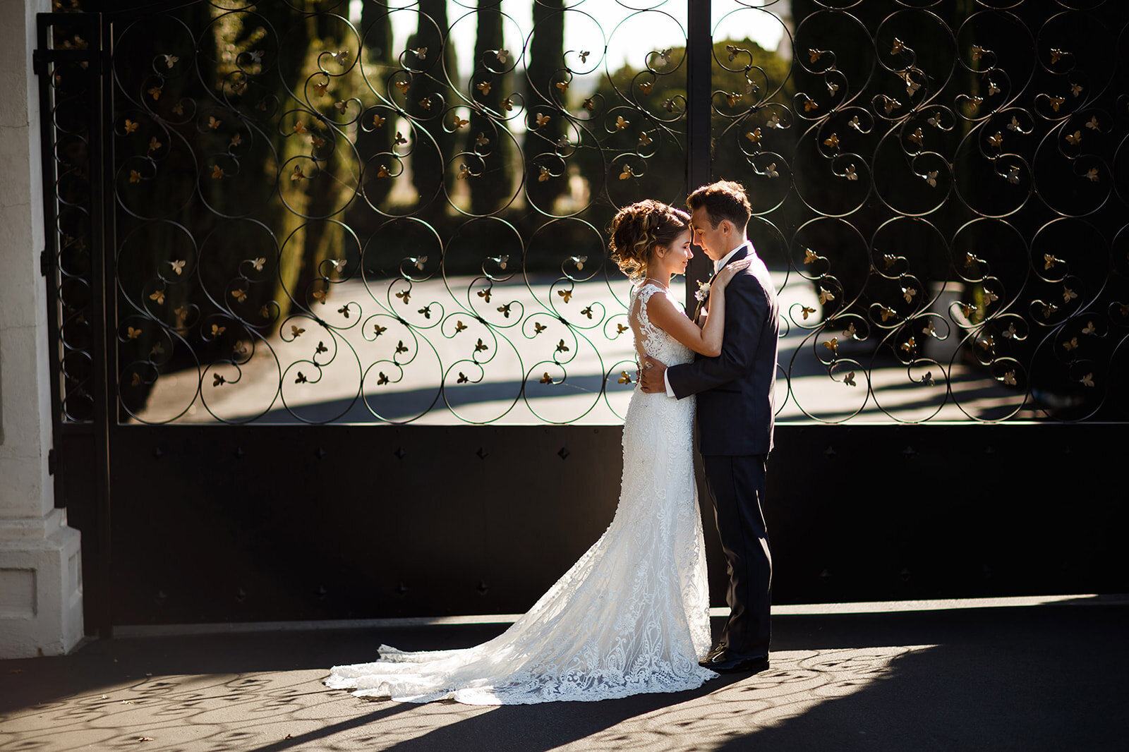 Bride and Groom Poses (1)