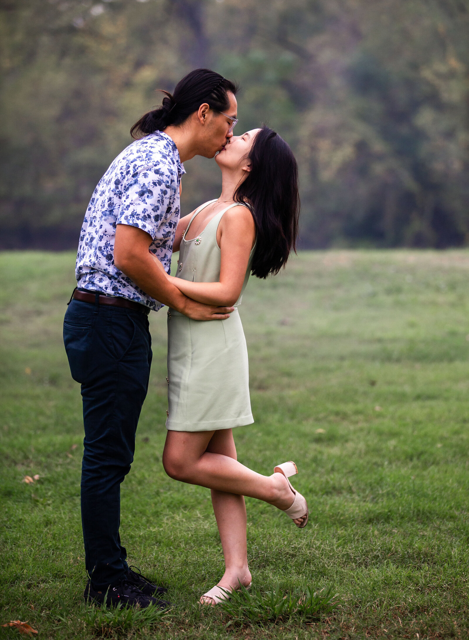 guy and girl kissing