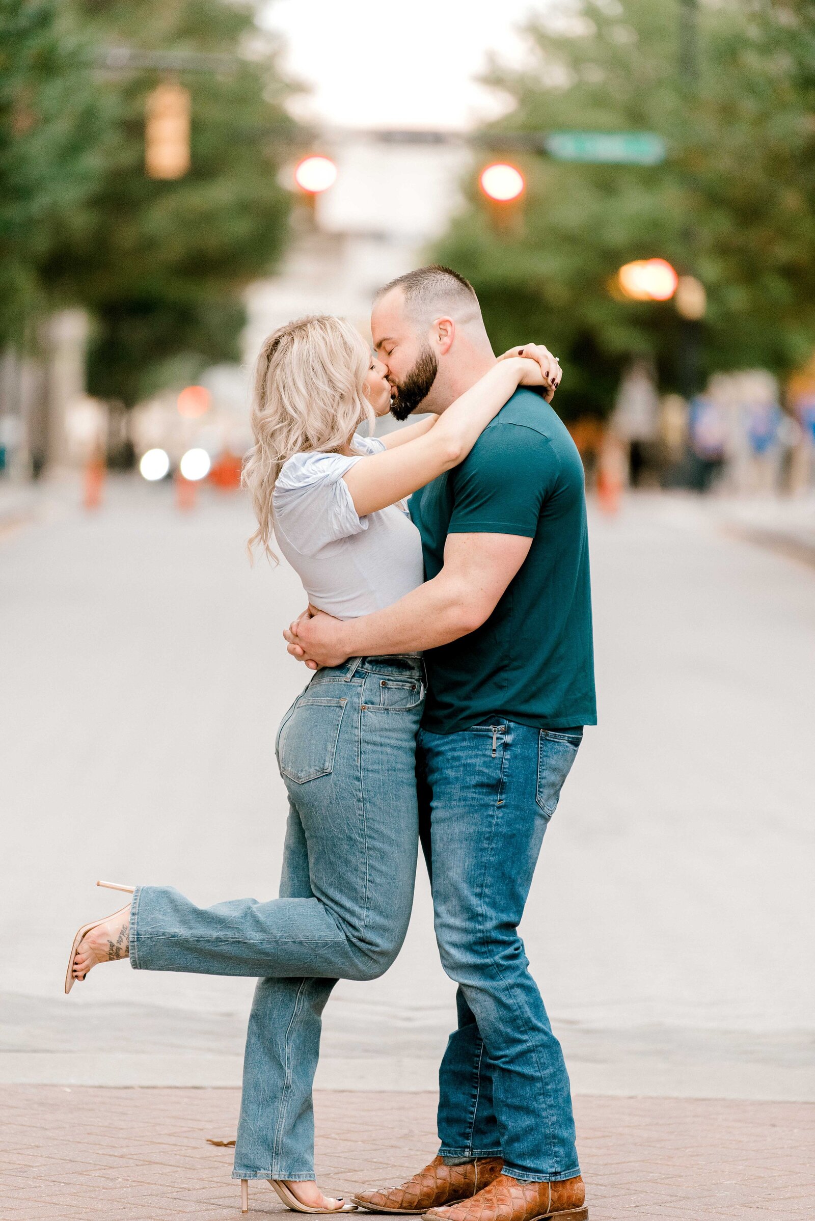 Charlotte-Engagement-Photographer-North-Carolina-Bright-and-Airy-Alyssa-Frost-Photography-Uptown-Charlotte-13
