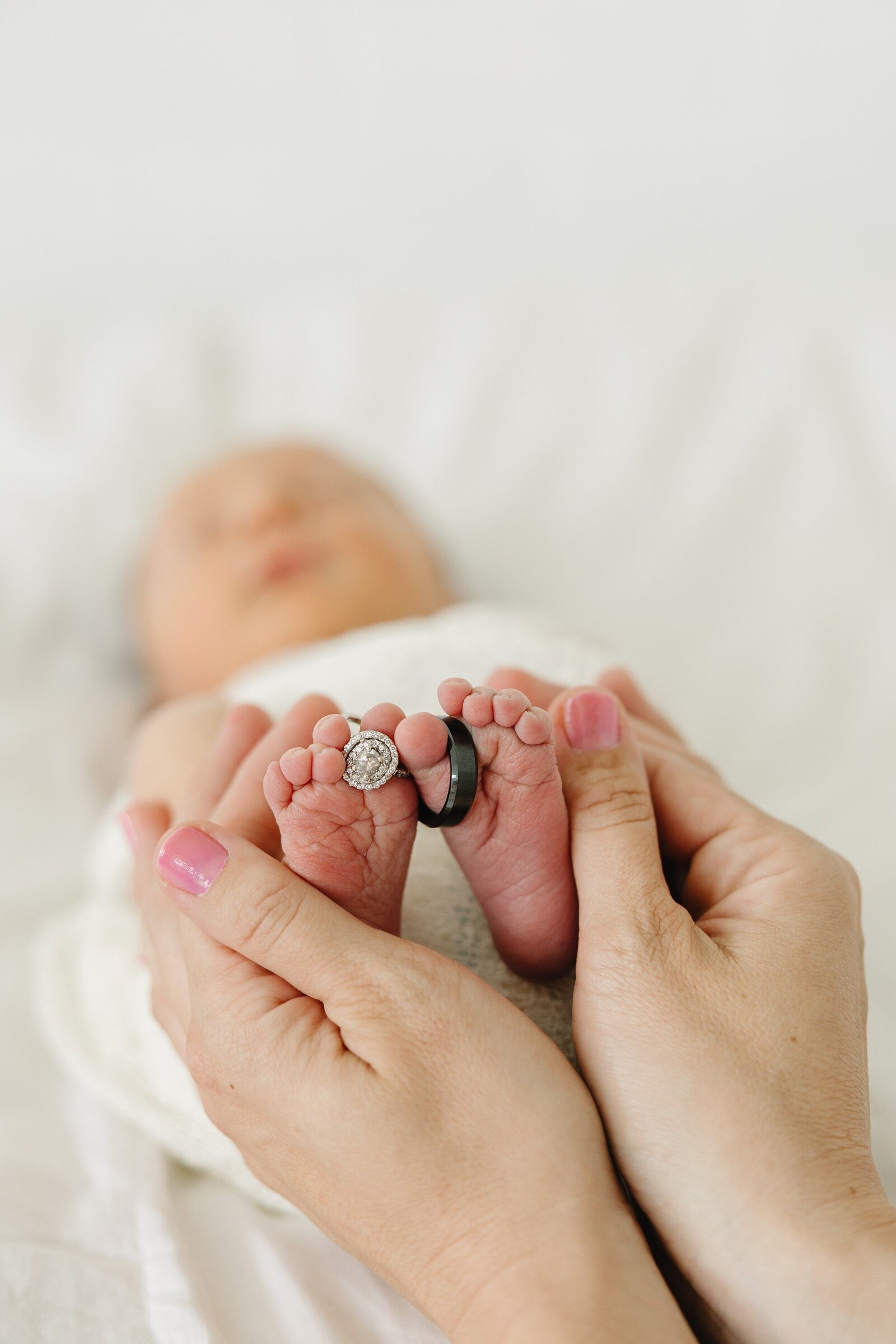 NEWBORN FAMILY REGIE ANN WITH KYLEE ANN STUDIOS0010