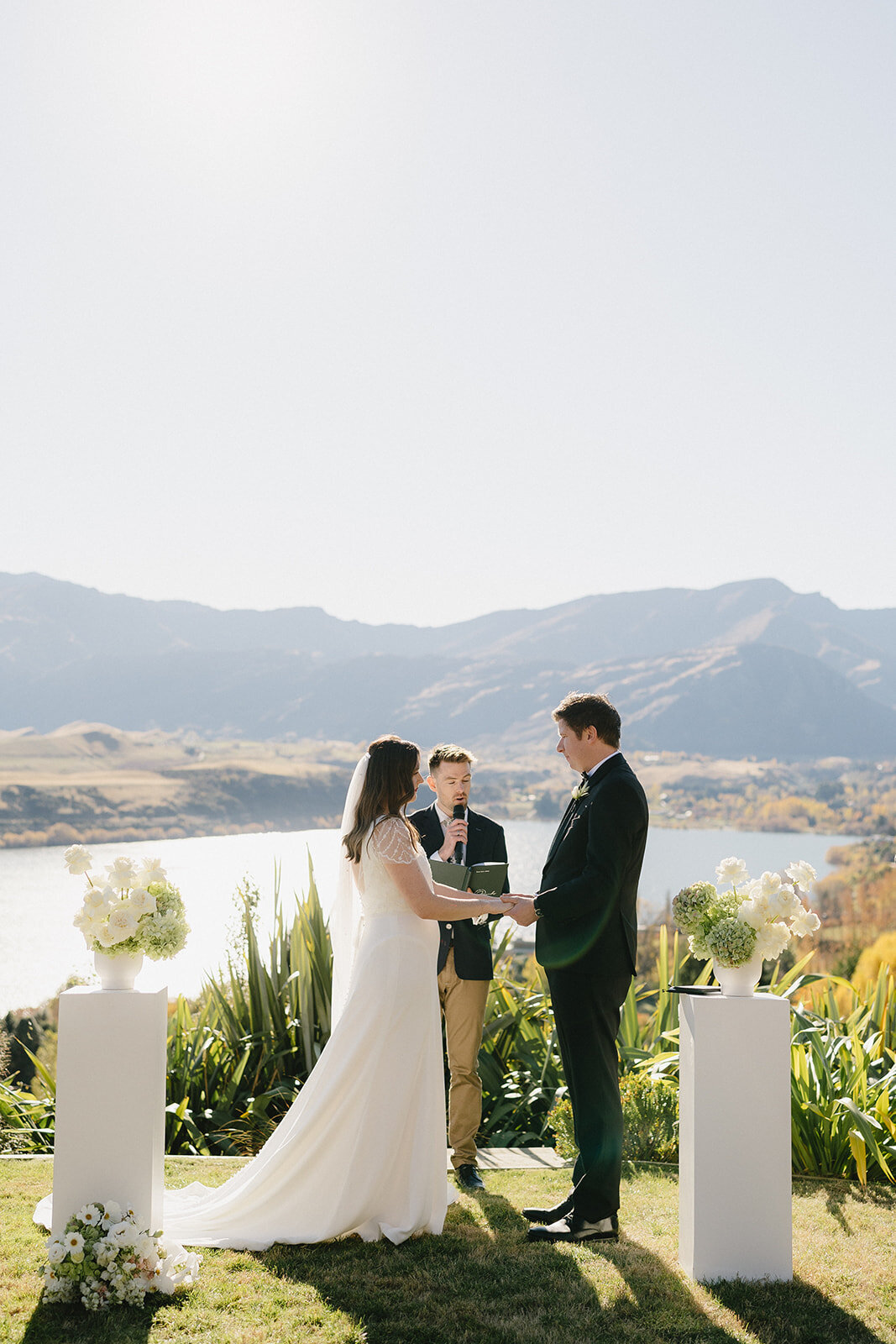 Melissa Clark Photography - Queenstown Wedding Photographer - Lake Hayes Holiday Home Wedding - Katherine & Adam 4.5.24-134