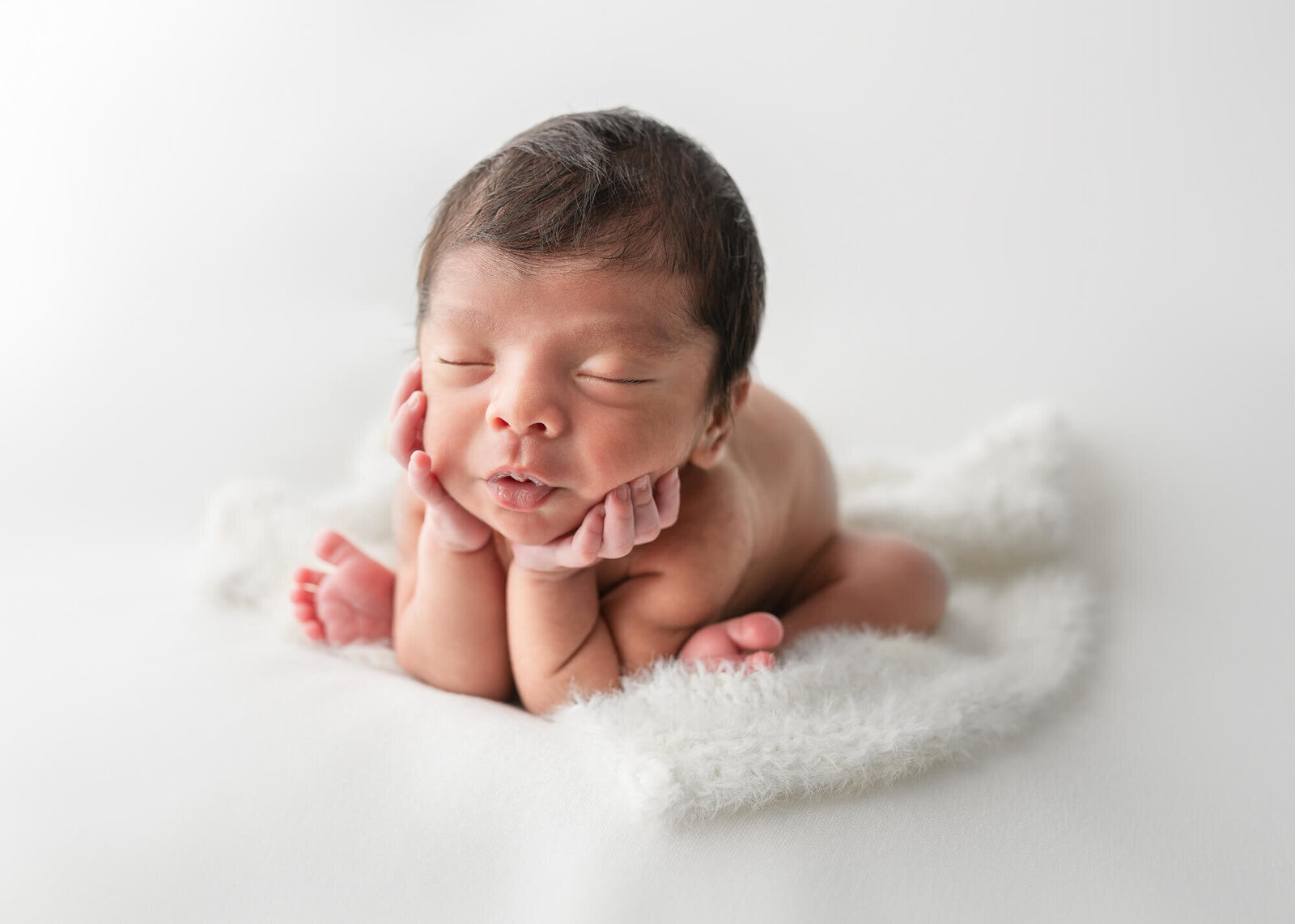 Newborn picture in froggy pose