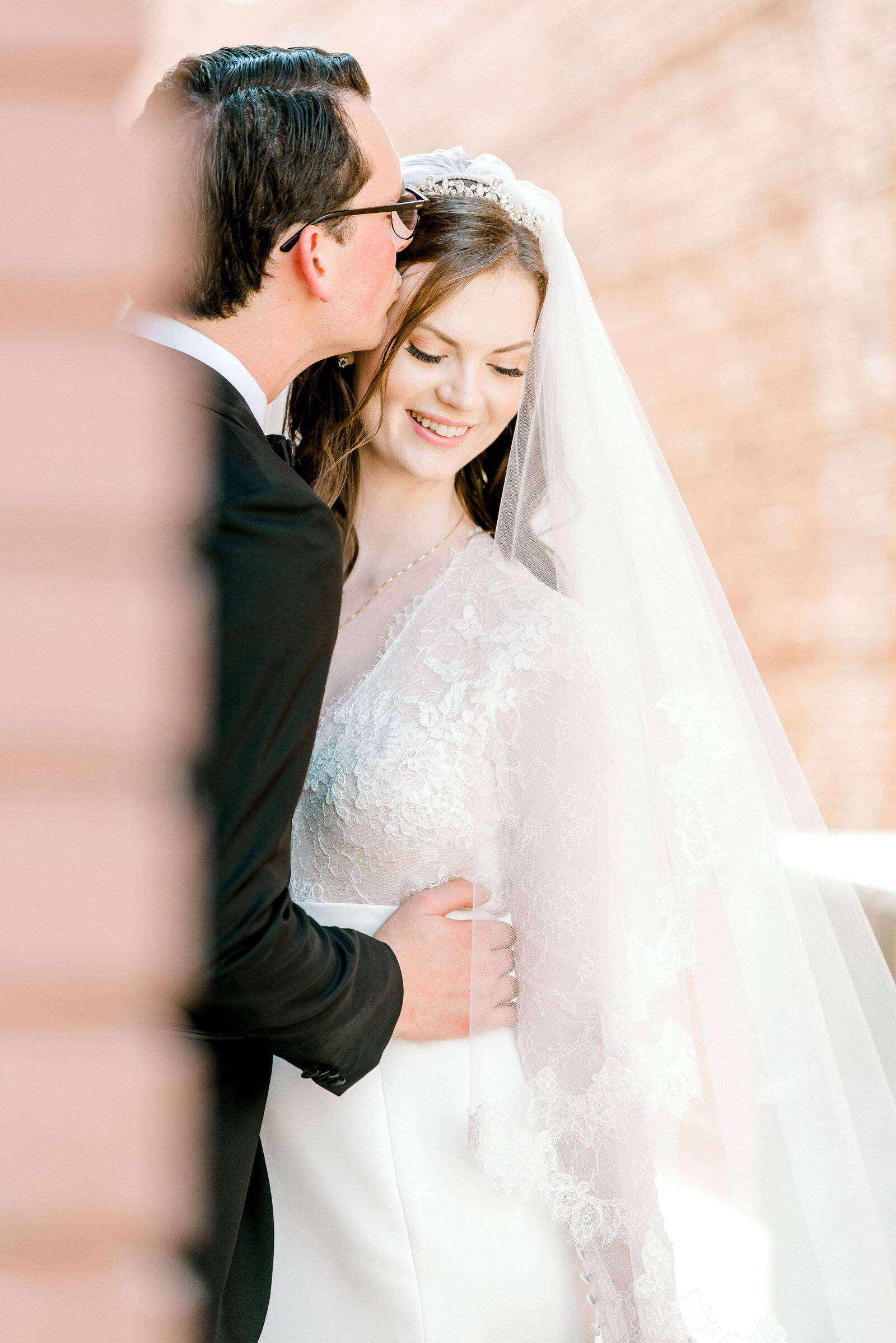 Charlotte-Wedding-Photographer-North-Carolina-Bright-and-Airy-Alyssa-Frost-Photography-Hotel-Concord-8