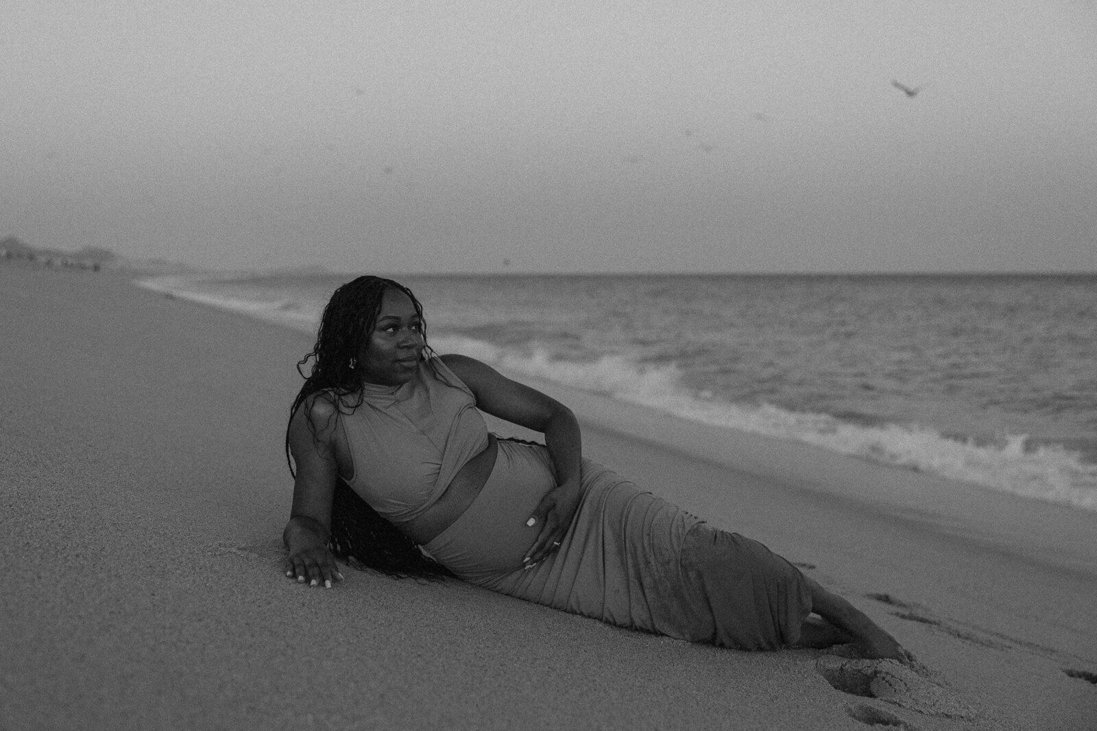 black-woman-maternity-shoot-beach28
