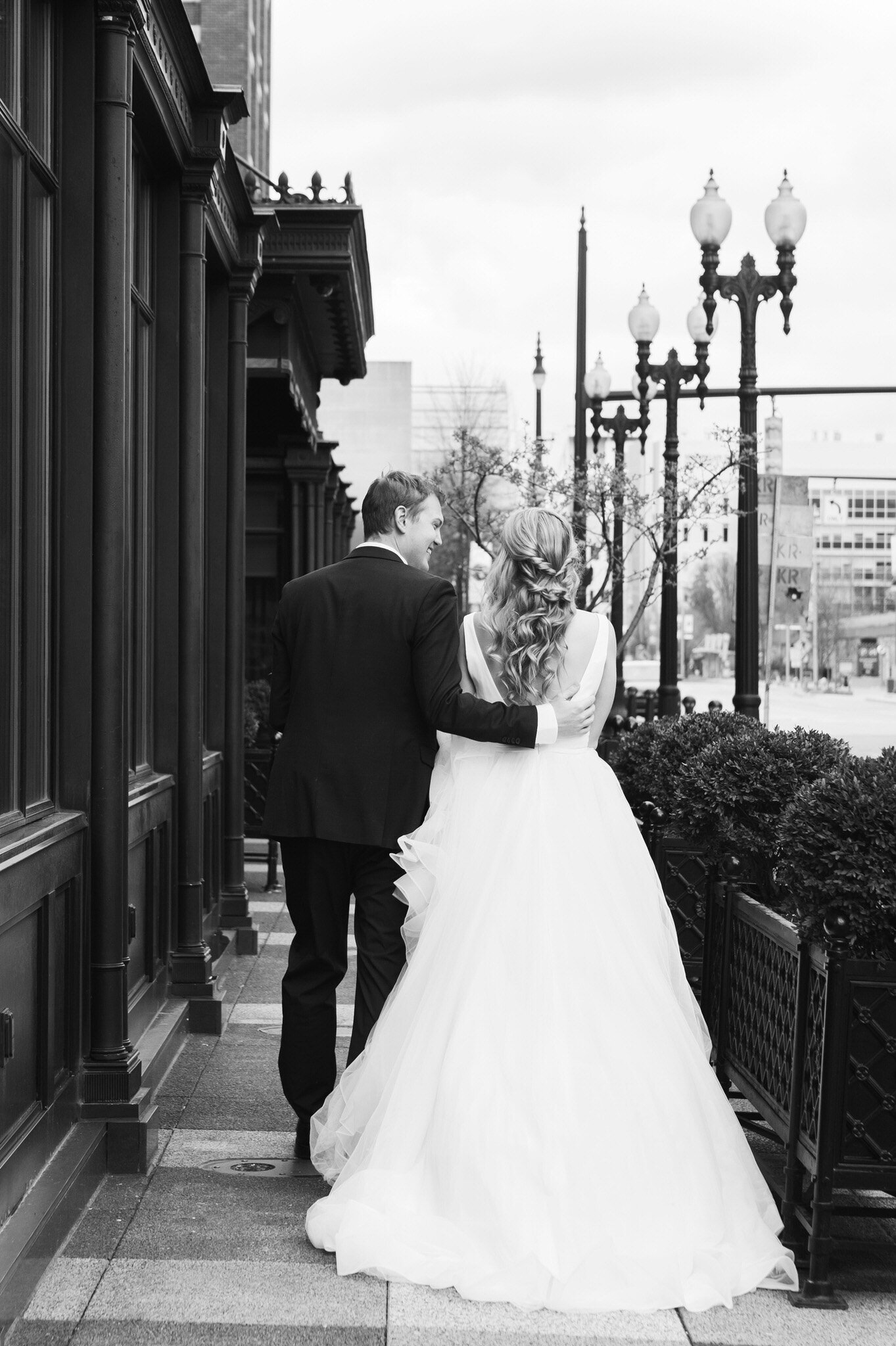 amway-grand-plaza-grand-rapids-wedding-photographer