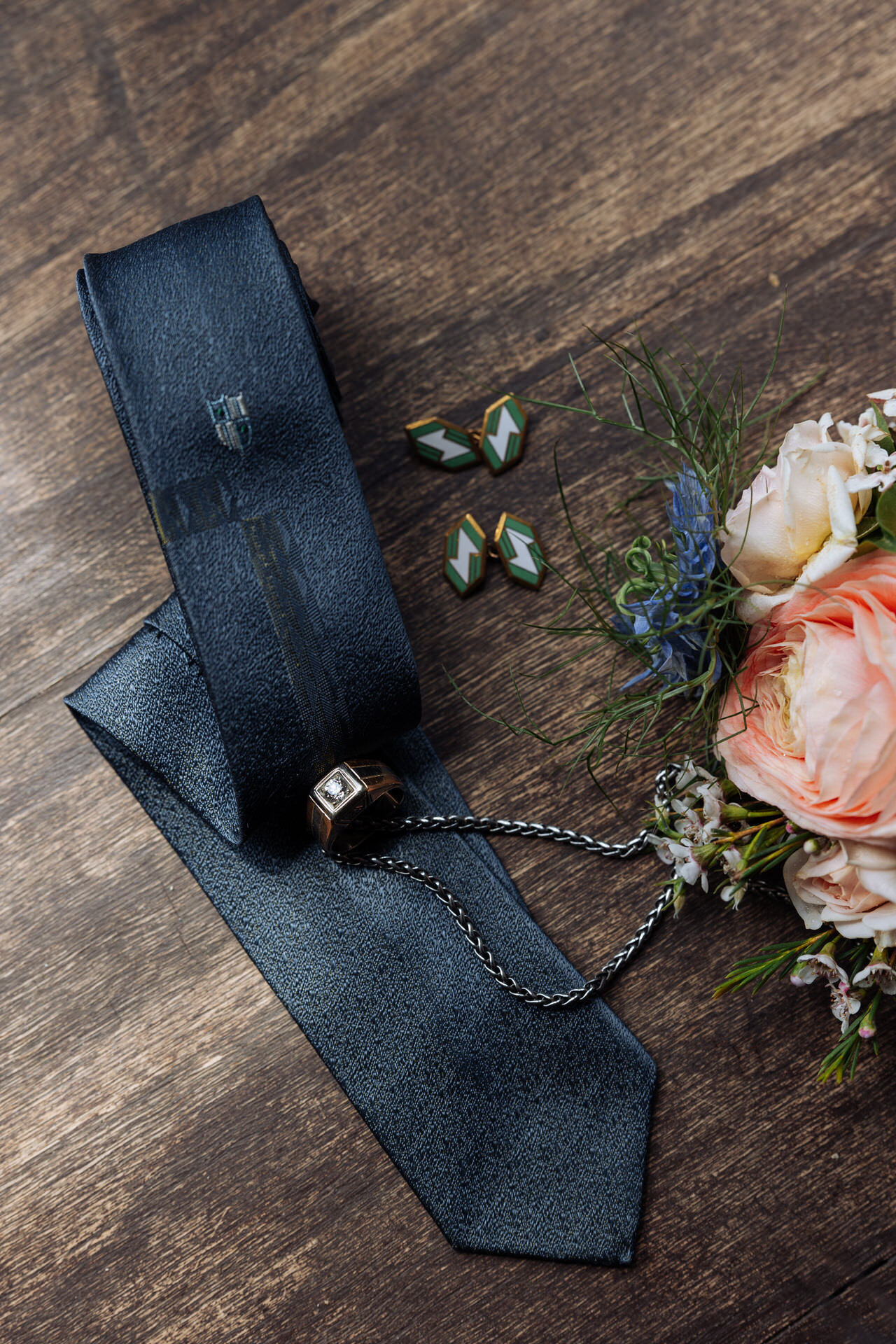 grooms-tie-detail-flatlay