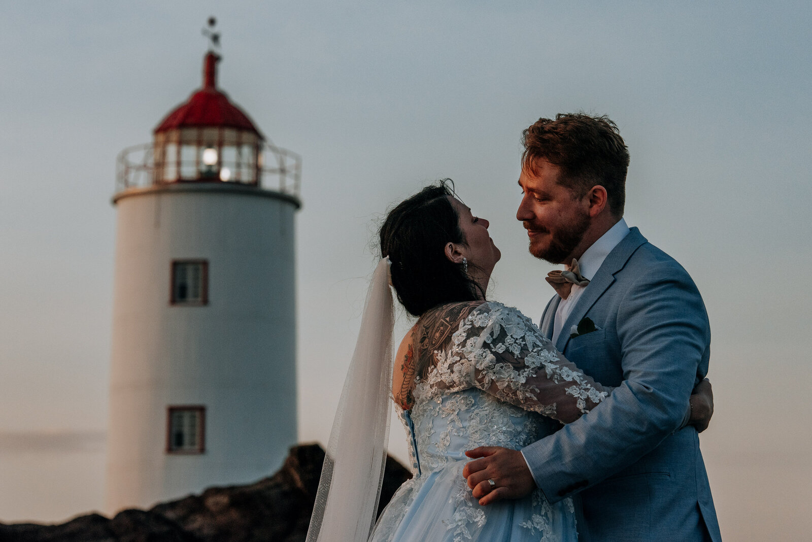 love-is-nord-mariage-intime-ile-verte-elopement-0017