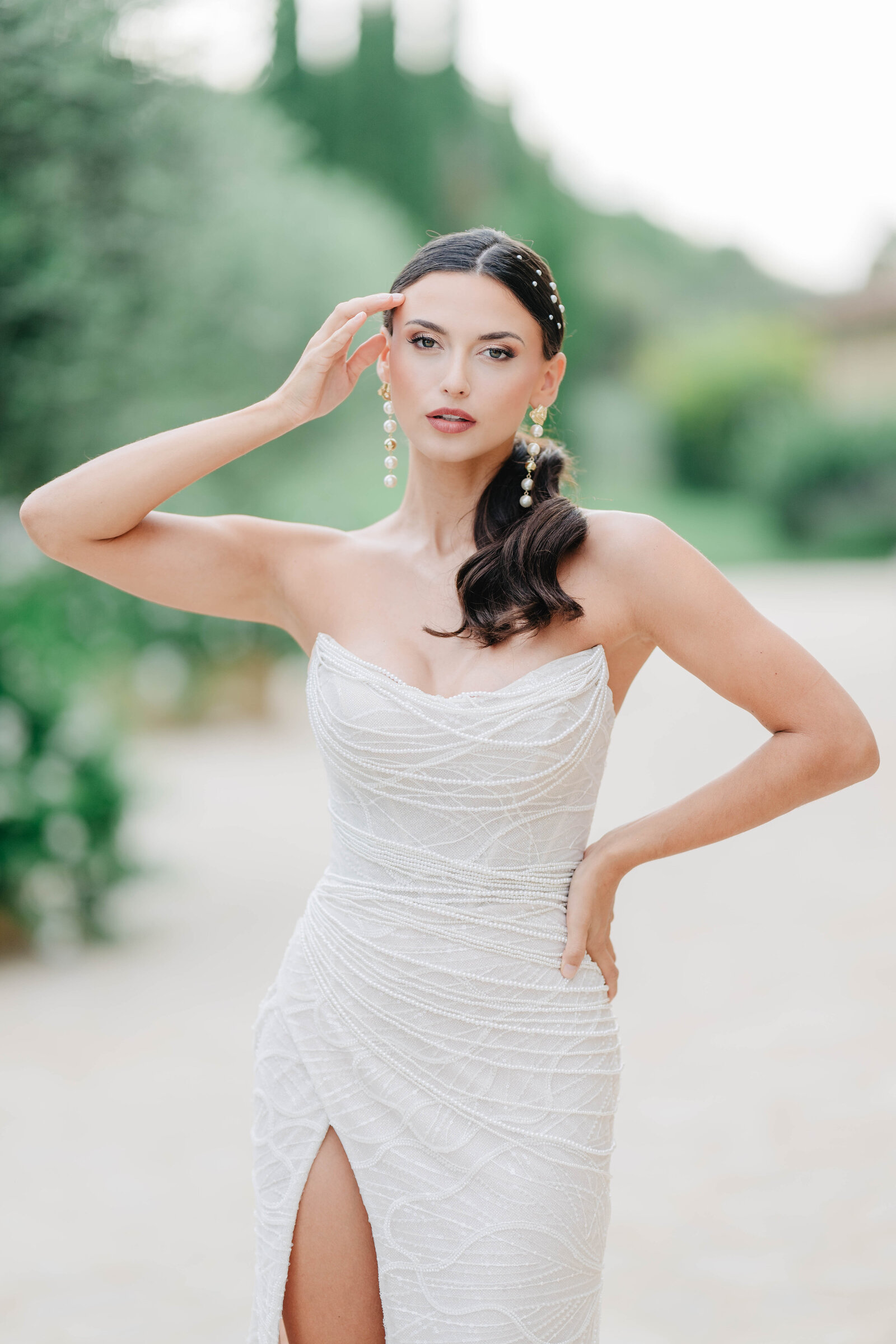 MorganeBallPhotography-Wedding-Tuscany-TheClubHouse-LovelyInstants-04-WeddingDinner-bride-lq-7-0512