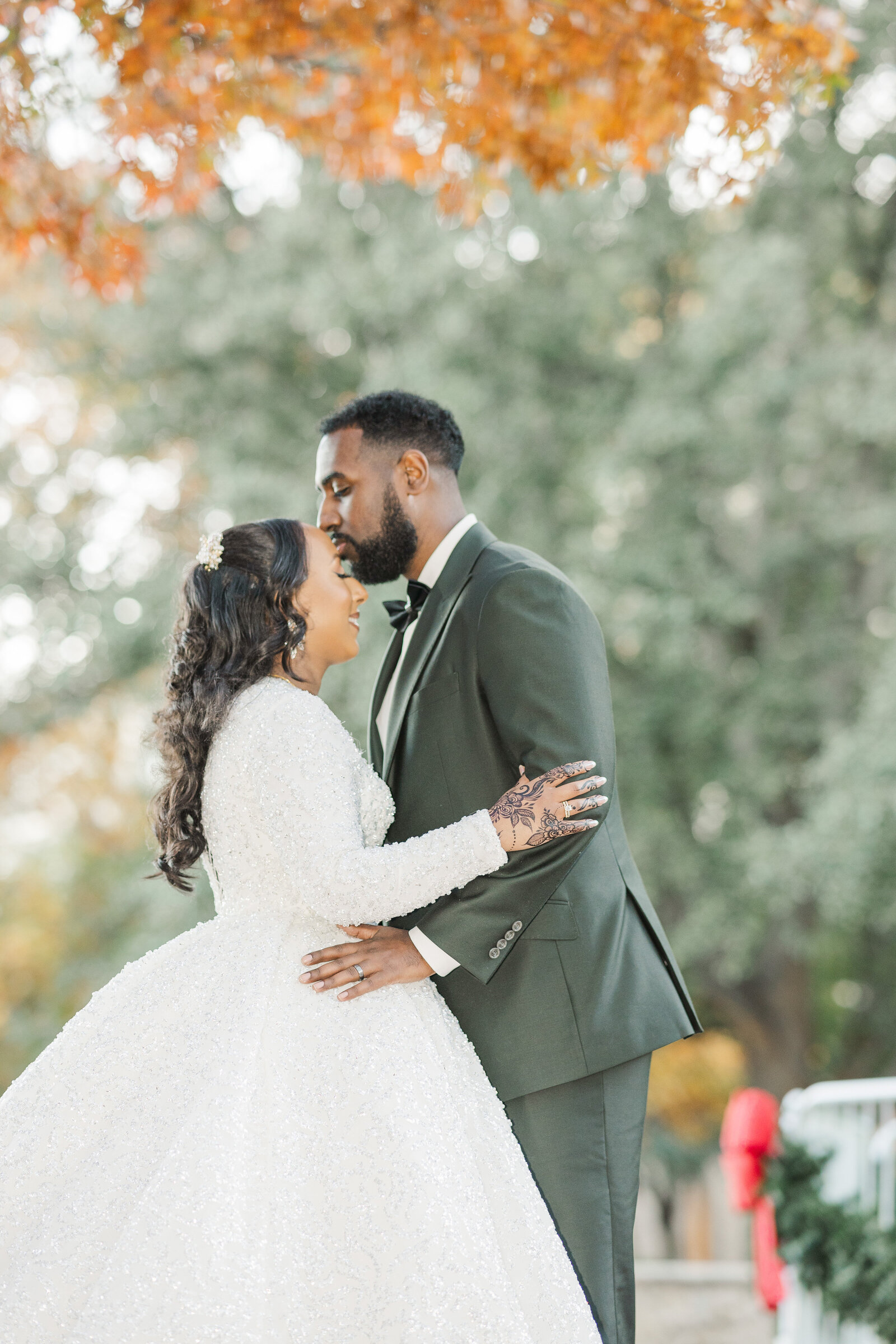 bride and groom solo portraits outdoor before wedding