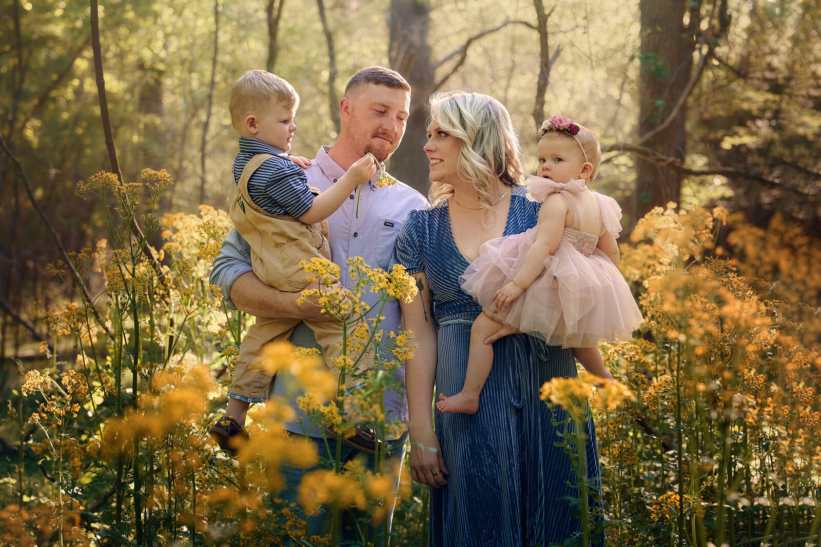 atlanta-best-award-winning-family-portrait-outdoor-spring-fall-woods-wild-flowers-photoshoot-photography-photographer-twin-rivers-02