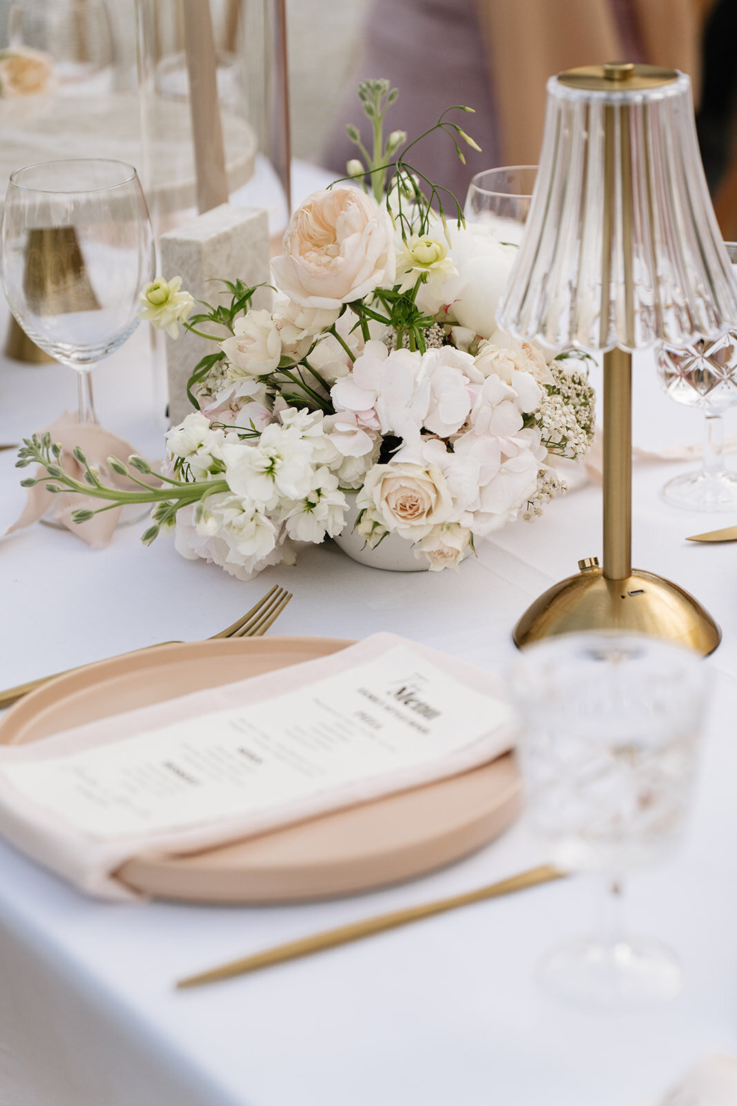 Danielle-Aisling-Le-Peaches-and-Cream-Summer-Wedding_MC_14-37