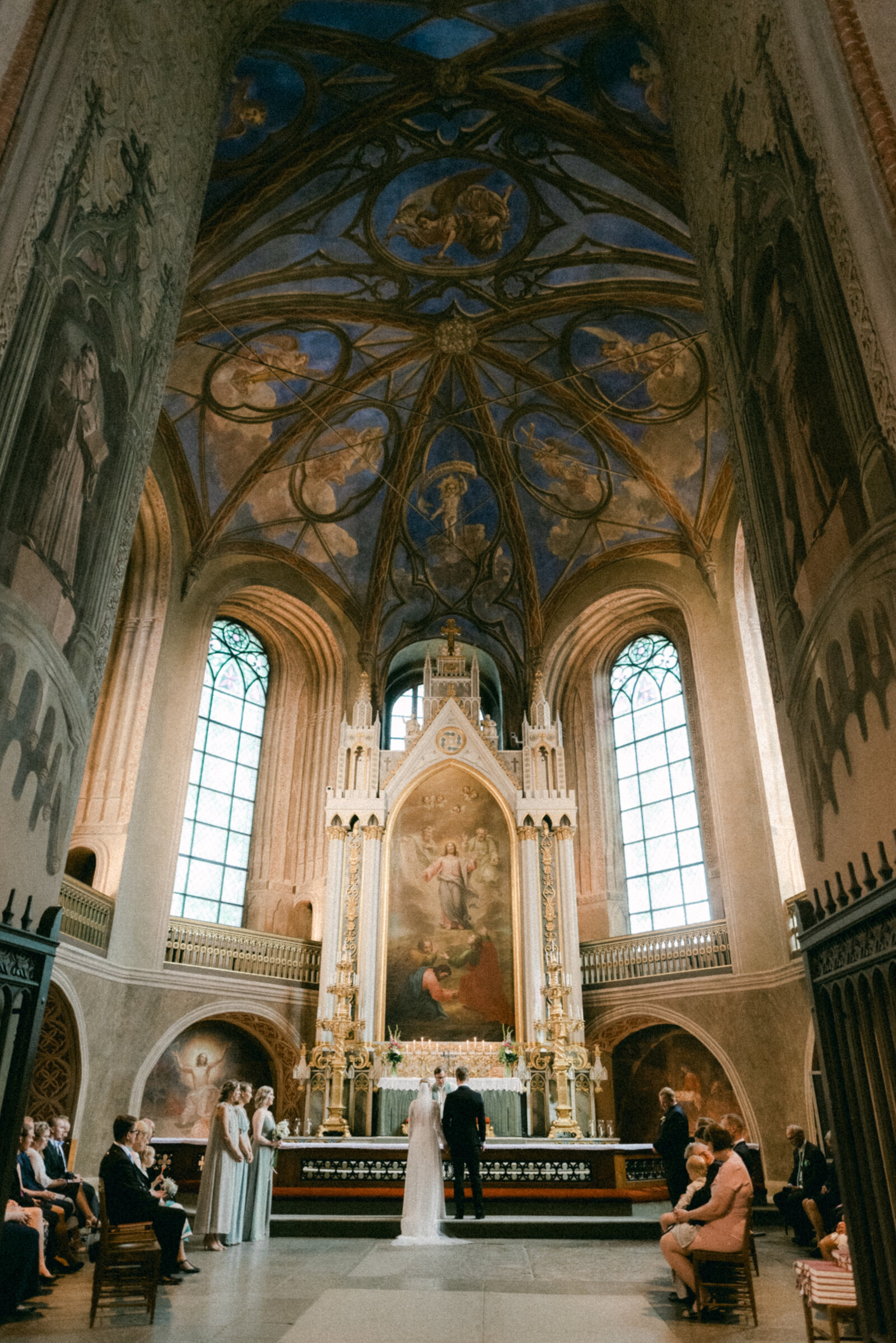 Documentary photograph of a wedding in Turku cathedral.