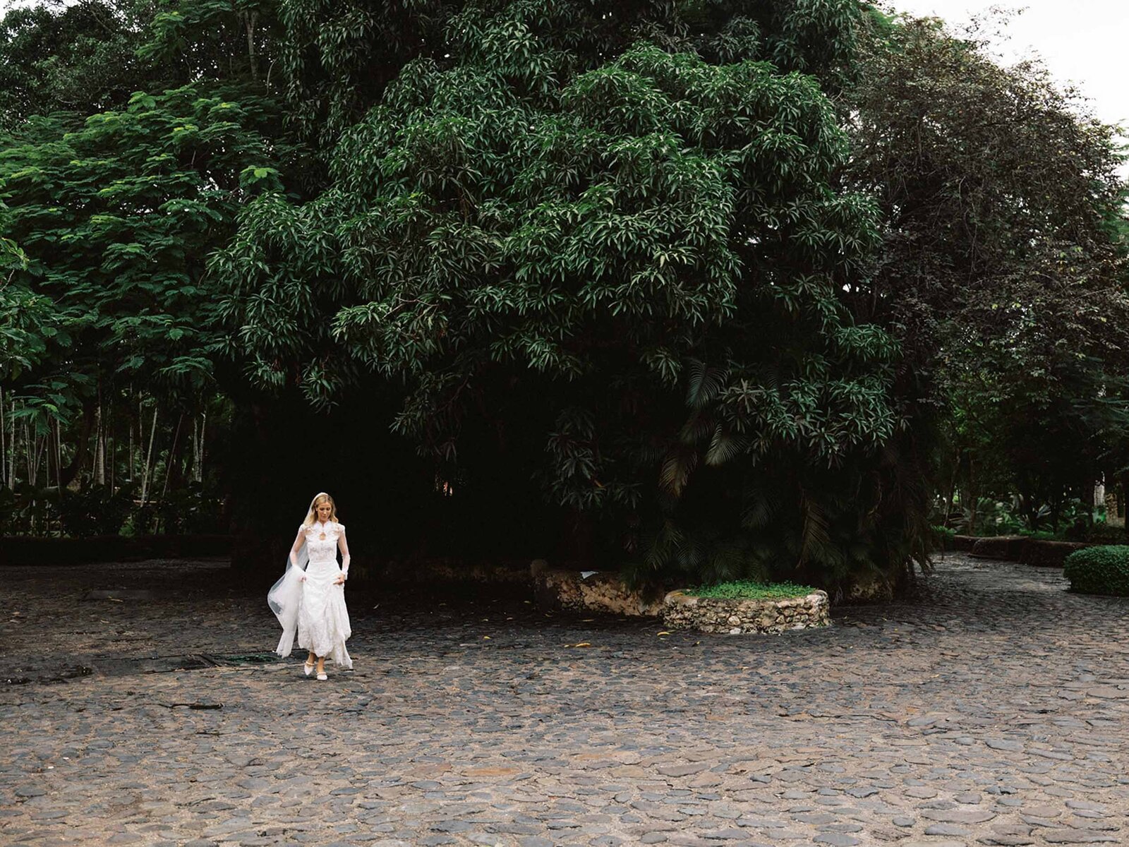 Altos-de-chavon-casa-de-campo-resort-dominican-republic-wedding-asia-pimentel-photography-L+L-15