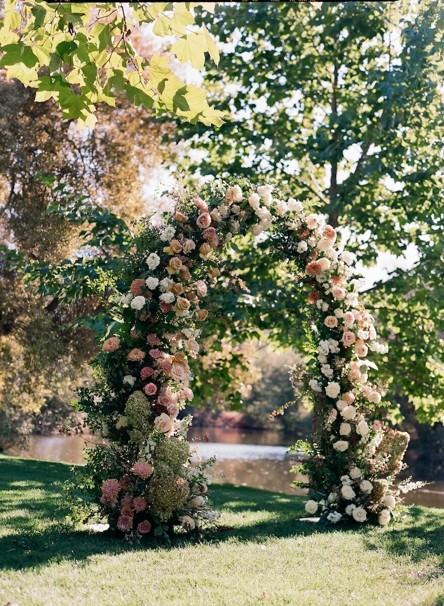 floral-ceremony-arch
